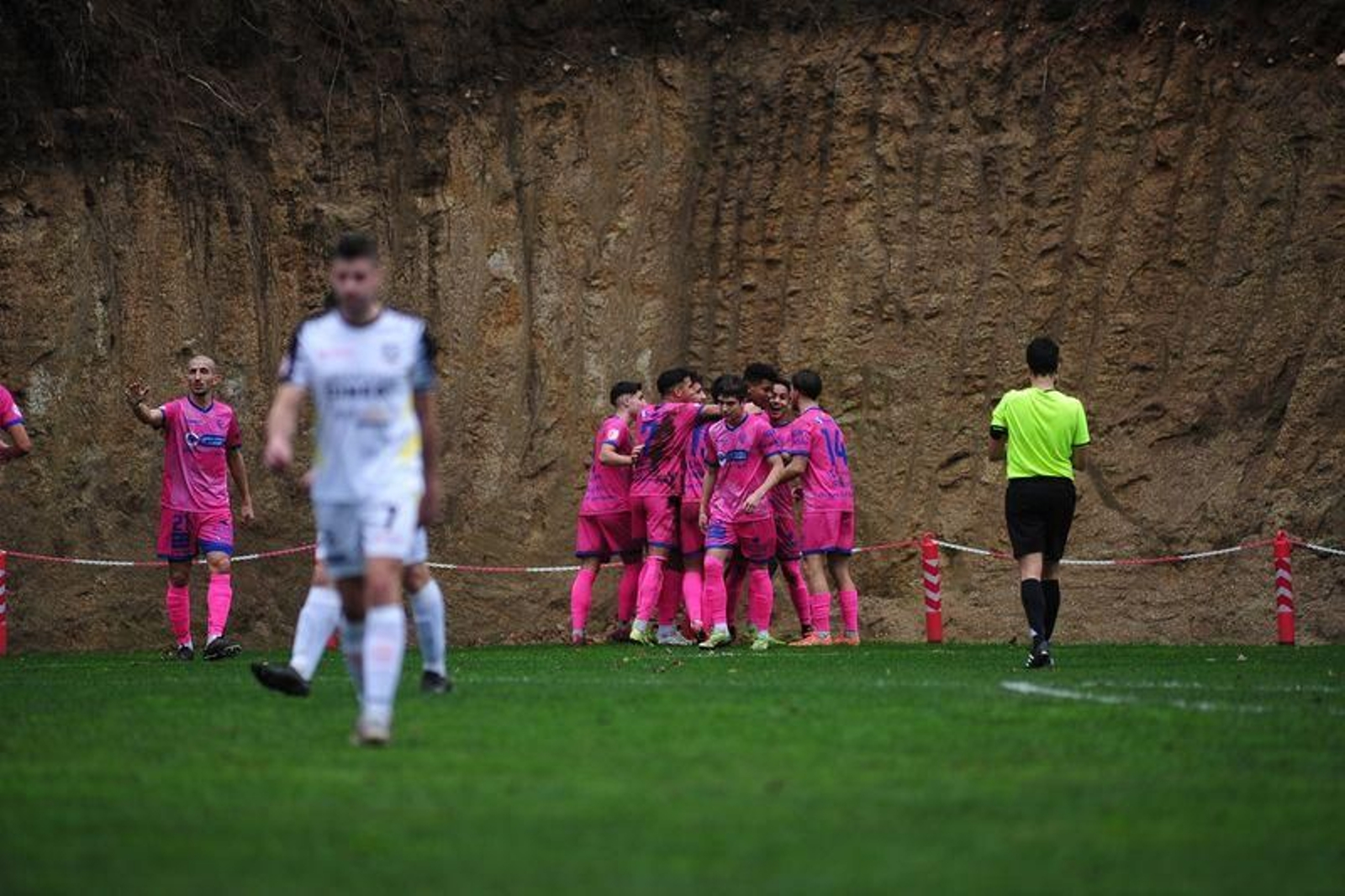 Los jugadores del Ourense CF celebran el 0-1 marcado por Jerin a los 24 minutos de partido. (FOTO: José Paz)