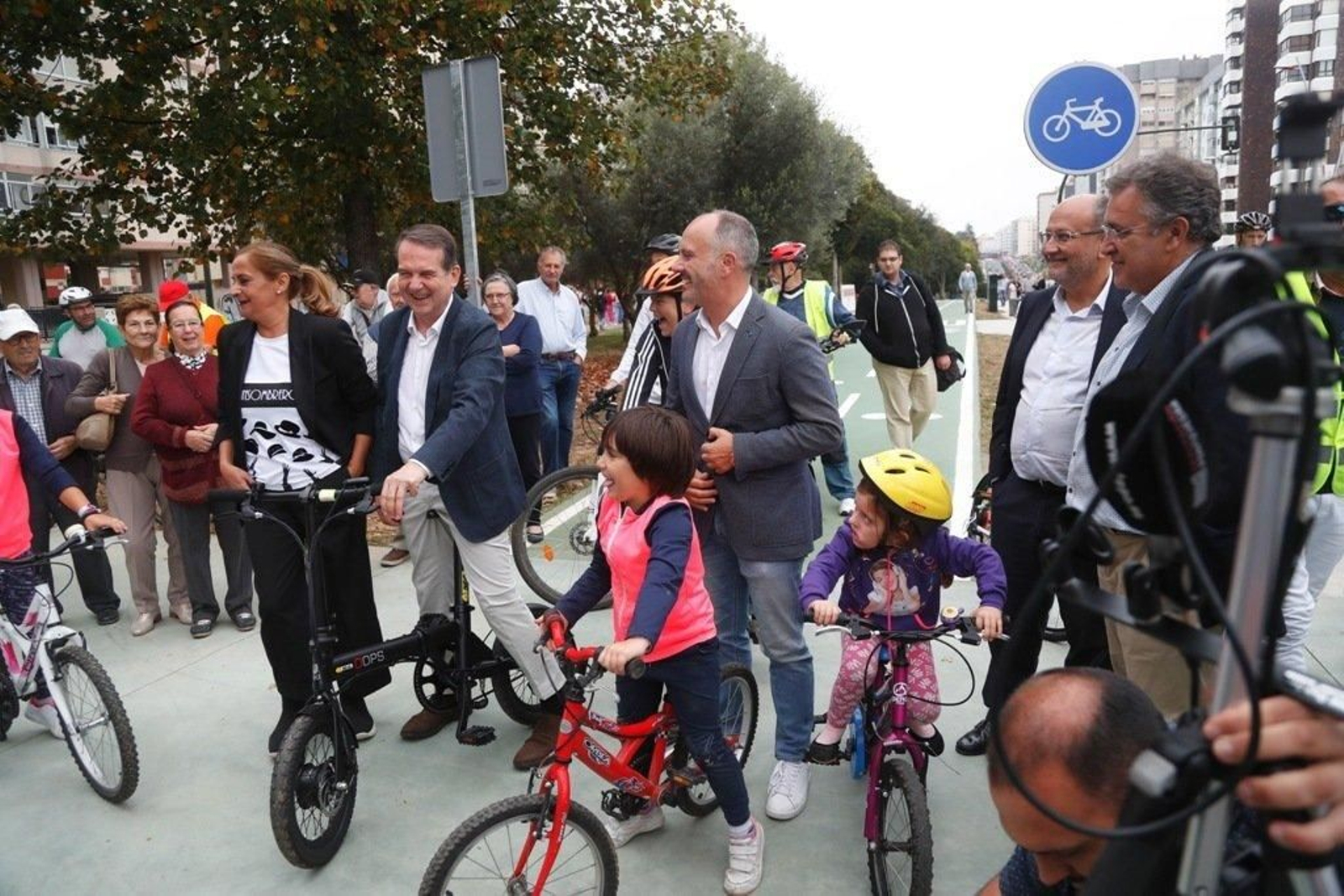 Vigo estrena el carril bici  001148