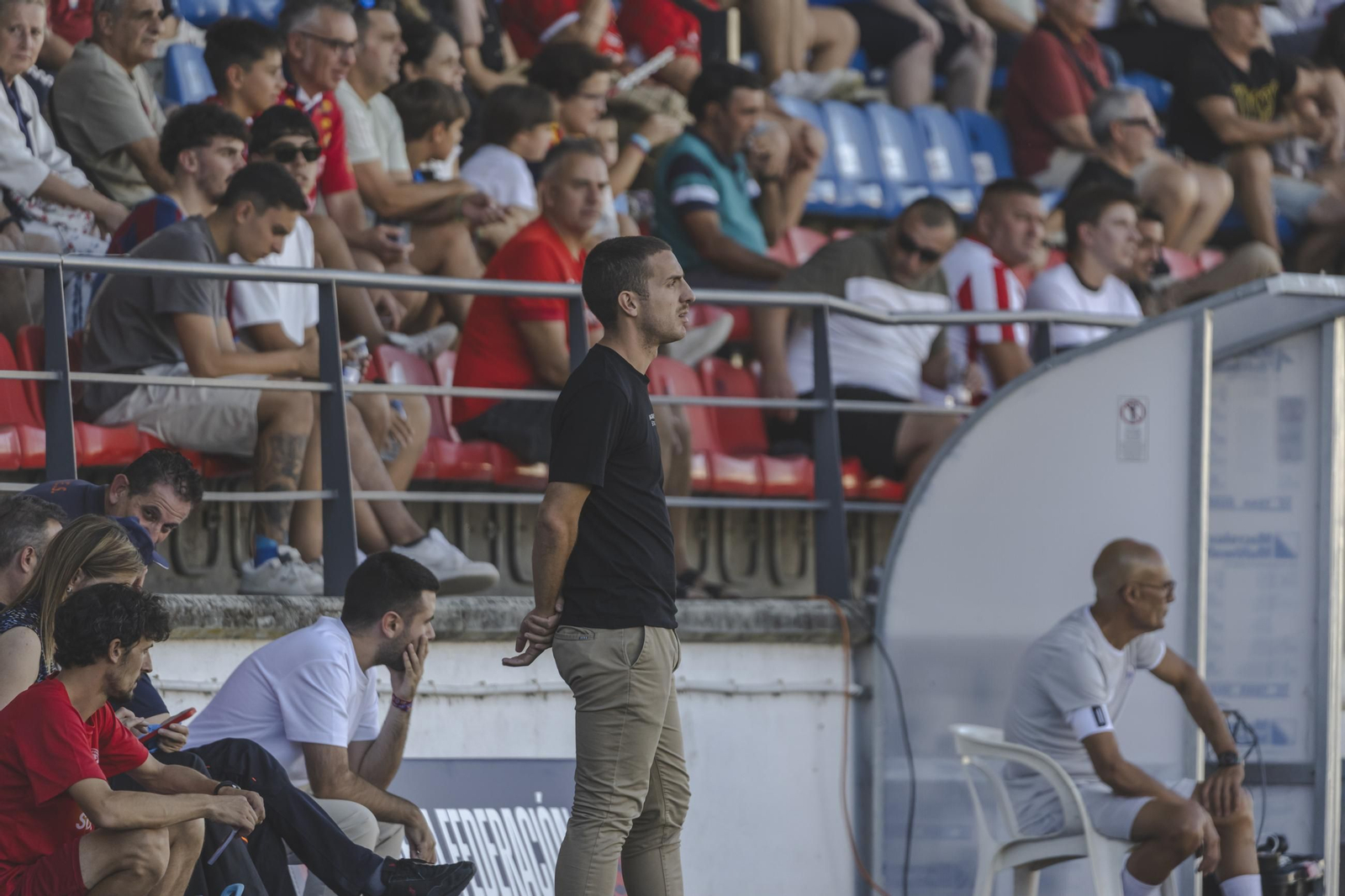 Galería |  O Couto vive una jornada de calor y una nueva derrota de la UD Ourense en Primera Federación