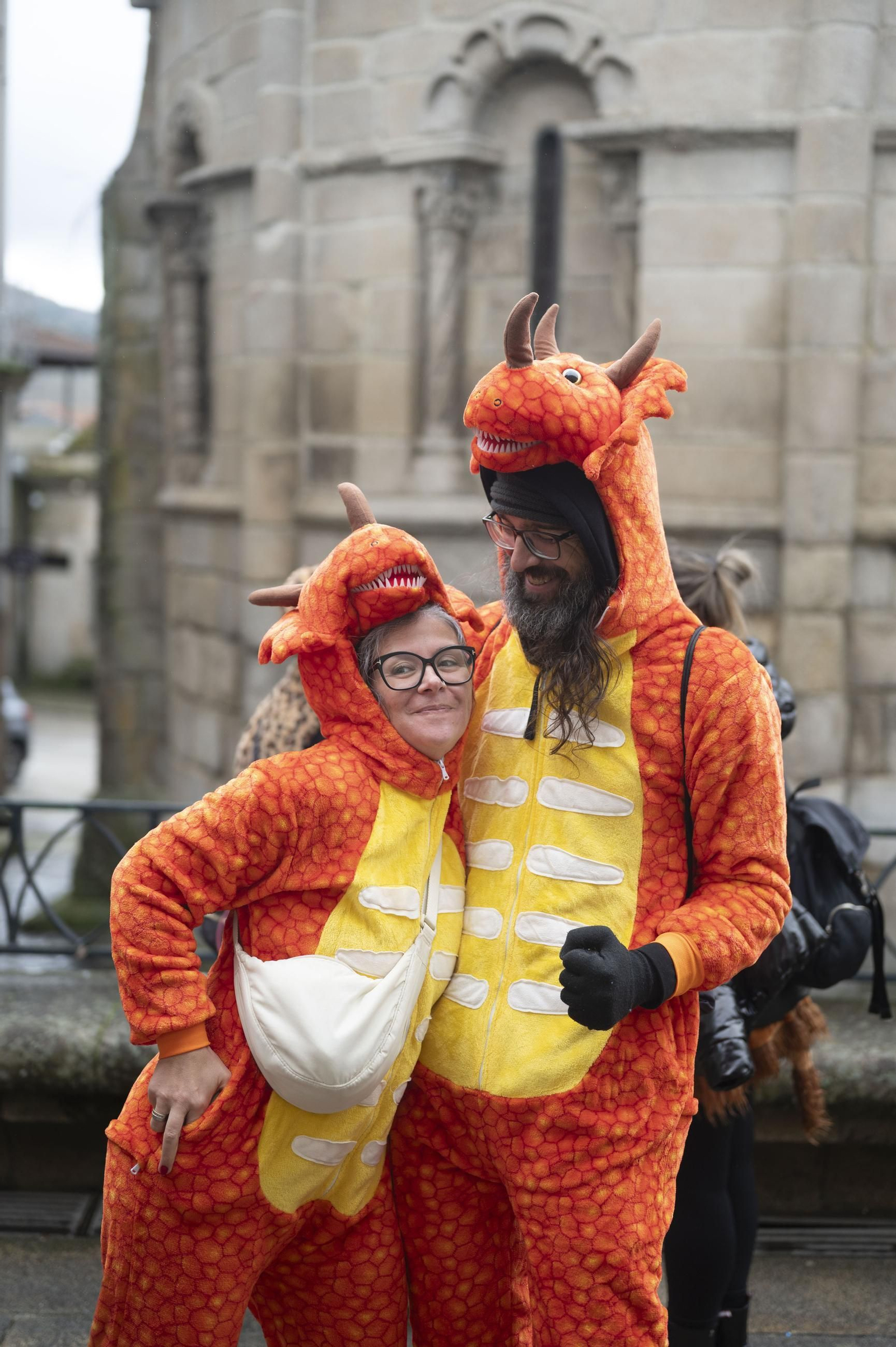 Galería | Allariz maridó charanga y vermú este domingo de entroido