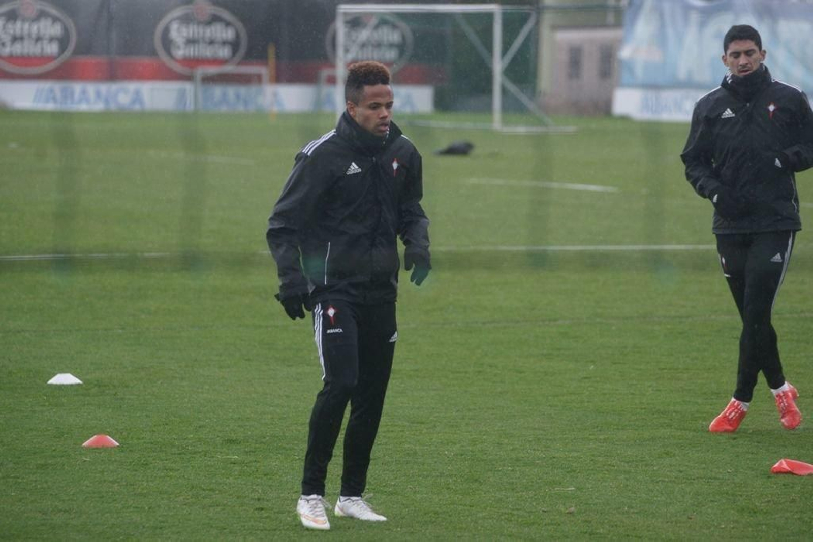 Théo Bongonda, durante un entrenamiento de esta semana.