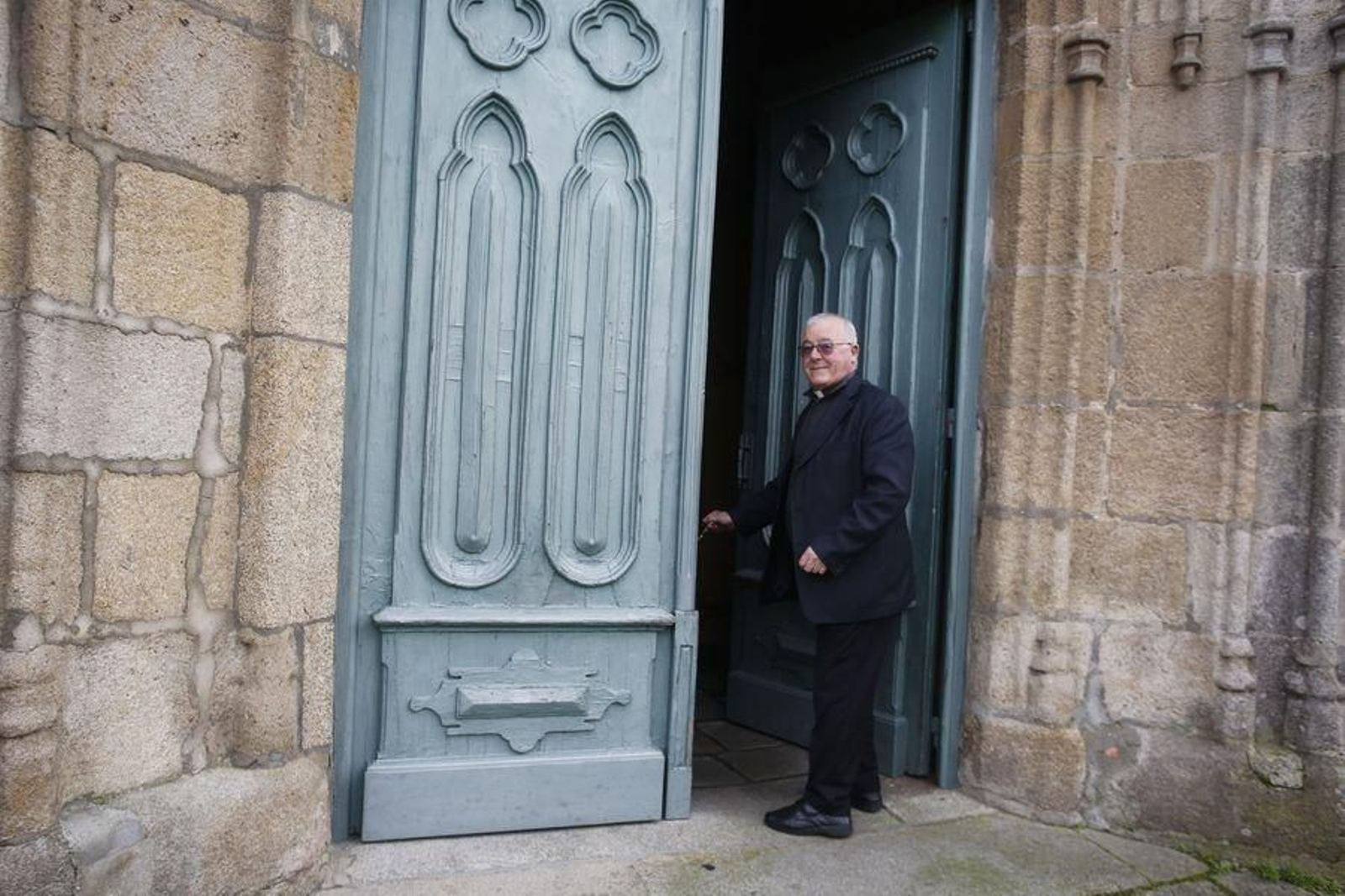 Los templos mantienen un aforo limitado que no puede pasar el 35% y que muchas veces no se llena por el miedo de los mayores a salir de sus casa.