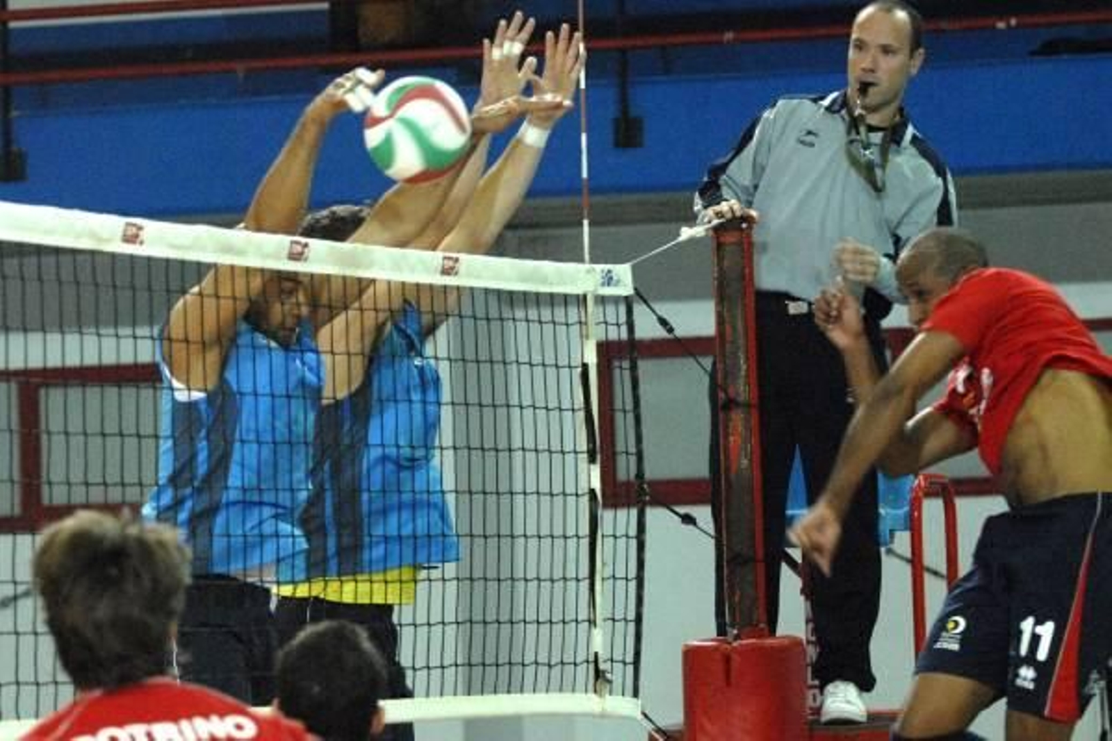 El conjunto vigués podrá lucir por fin en sus camisetas el nombre de un patrocinador. Foto: Lydia Miranda
