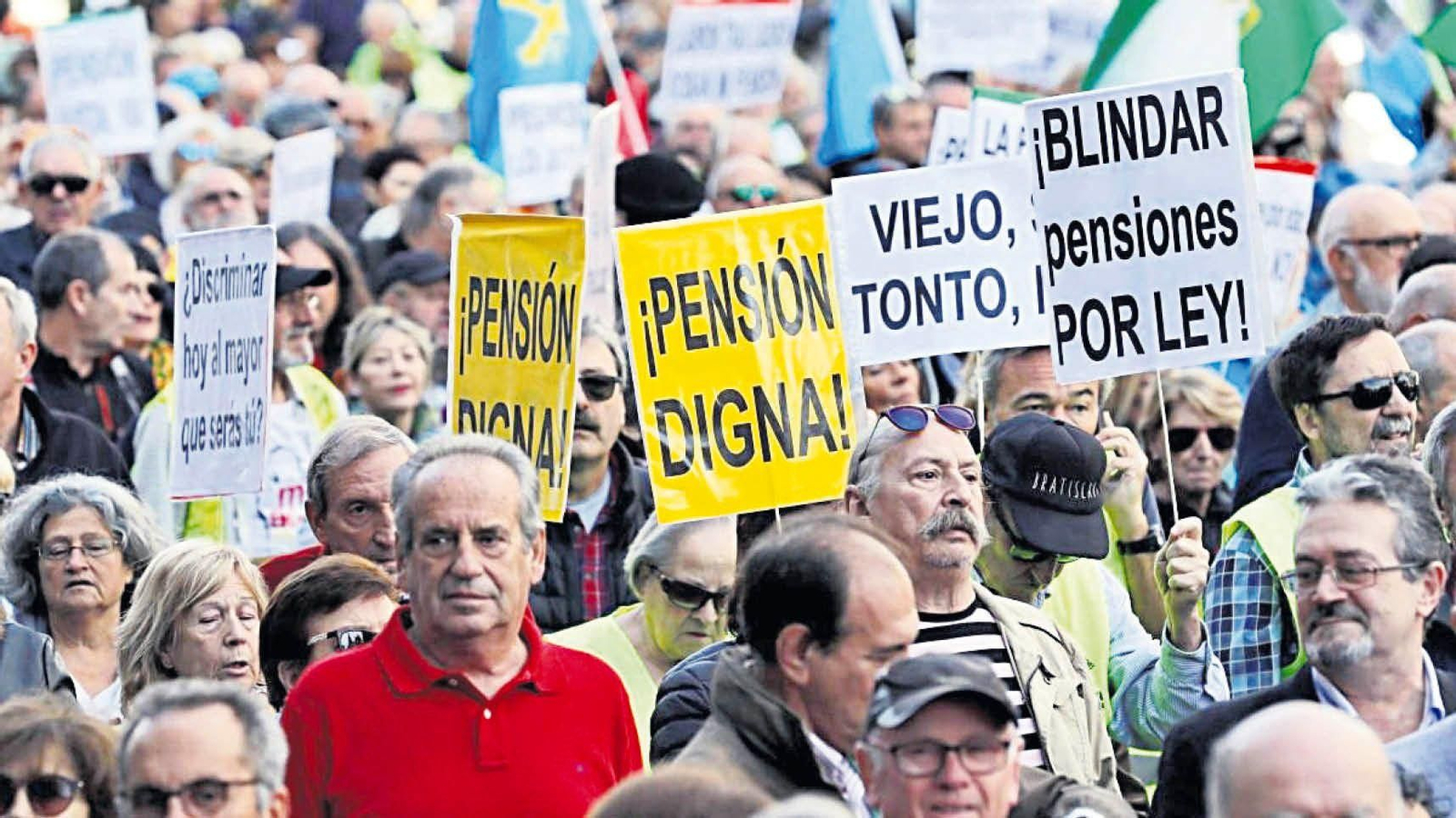 Manifestantes en demanda de una pensión digna.