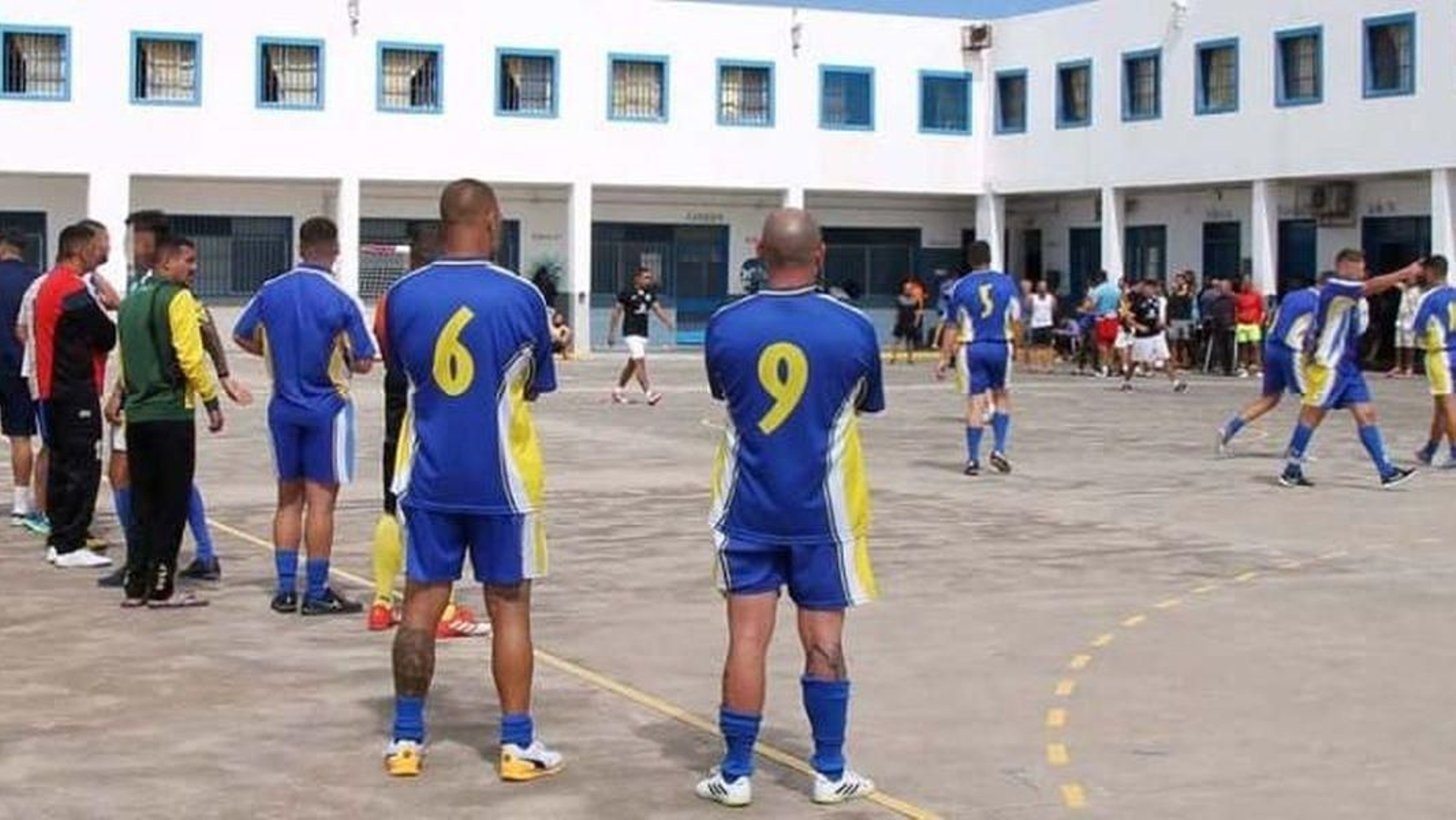 Partido de fútbol en un centro penitenciario.