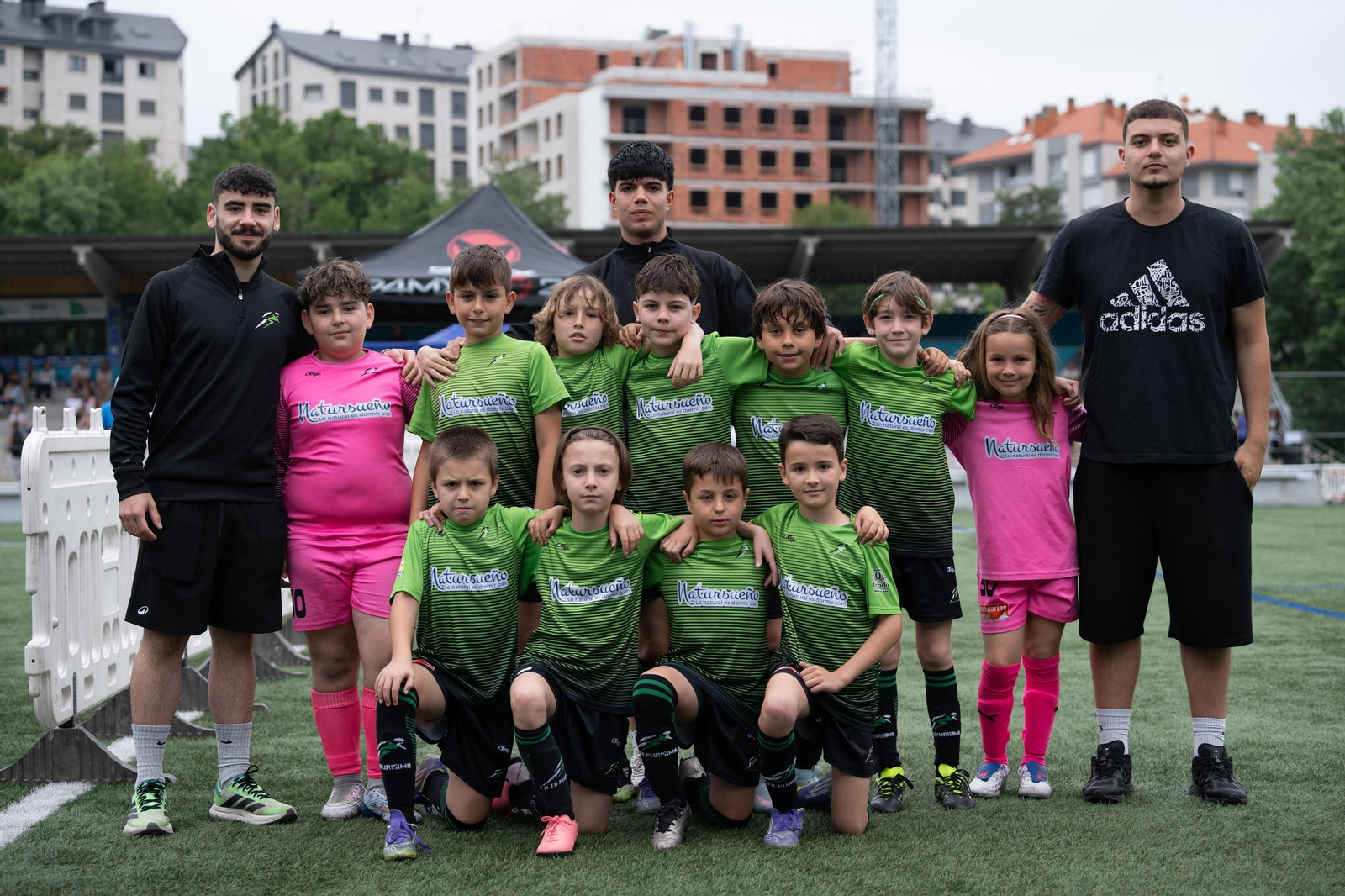 El Pabellón CF, el mejor en el 12º torneo benjamín de fútbol Barbadás