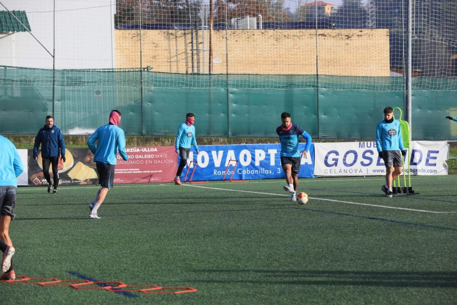 Amin, delantero del Ourense CF, ejercitándose en Oira.