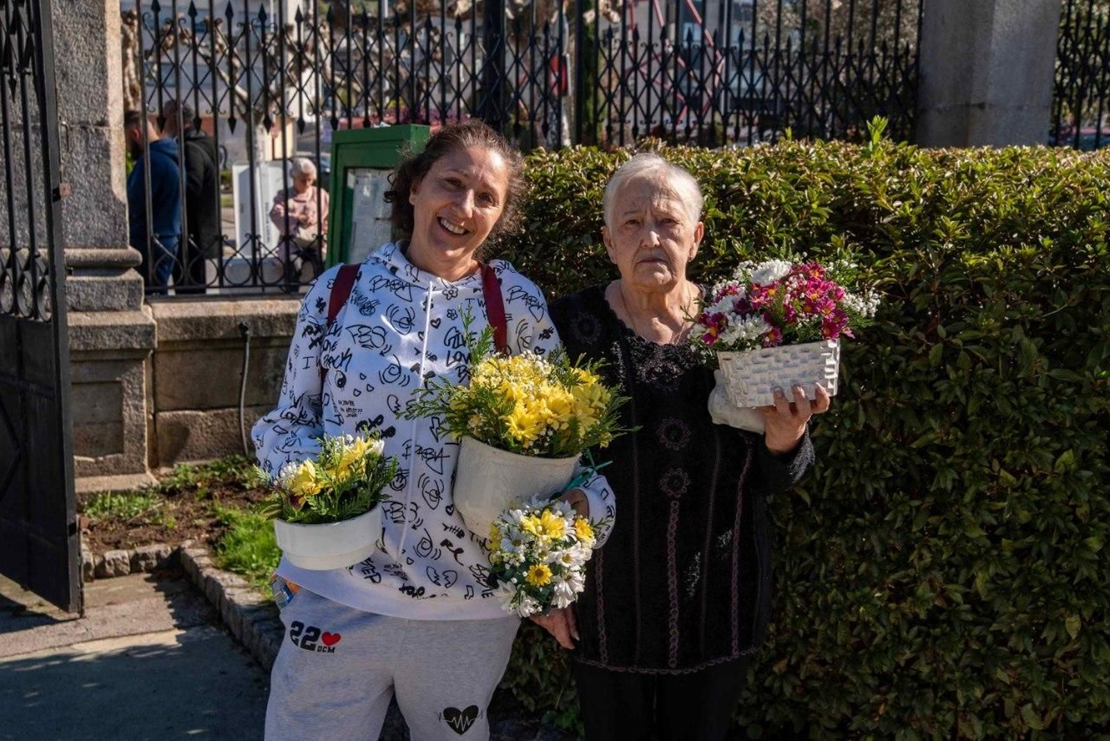 Galería | Los cementerios de Vigo se llenan en el puente de Todos los Santos