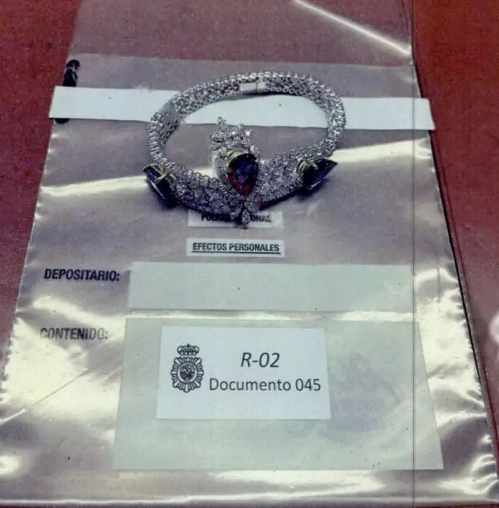 Galería | Las joyas y los relojes que Zapatero guardaba en su despacho
