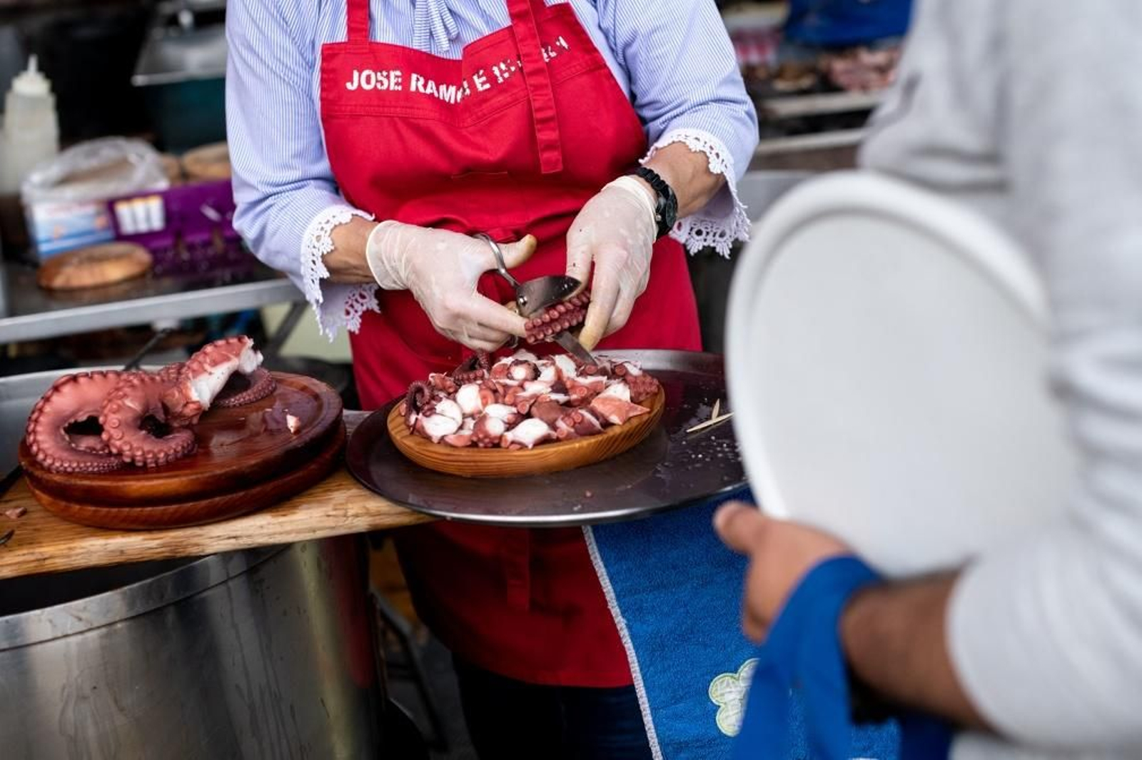 El plato de pulpo, imprescindible en un día de feria en Ourense FOTO: ÓSCAR PINAL