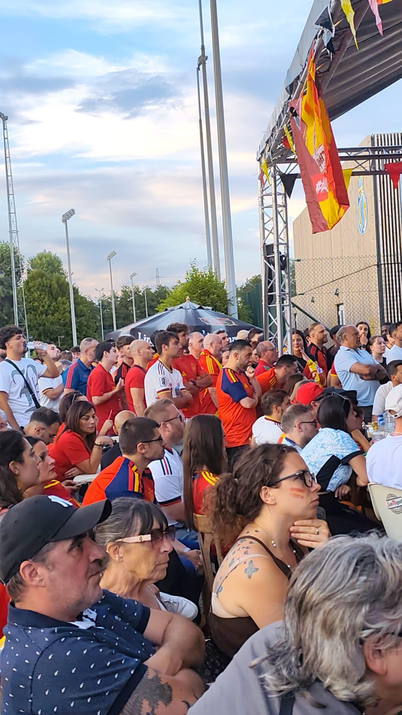 La afición española desplazada en Bélgica siguiendo los partidos de La Roja durante el Mundial.