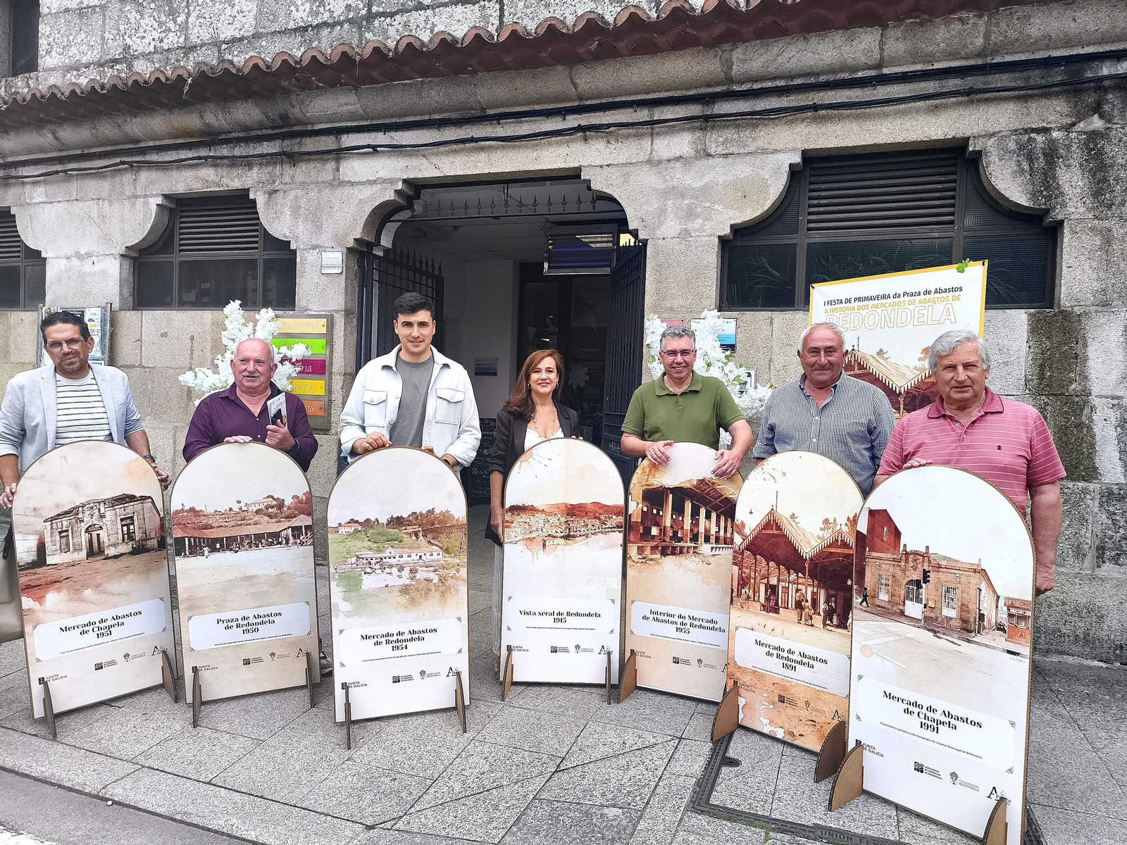 Placeros con políticos locales, como Javier Bas (PP) o Antonio Cabaleiro (PSOE).
