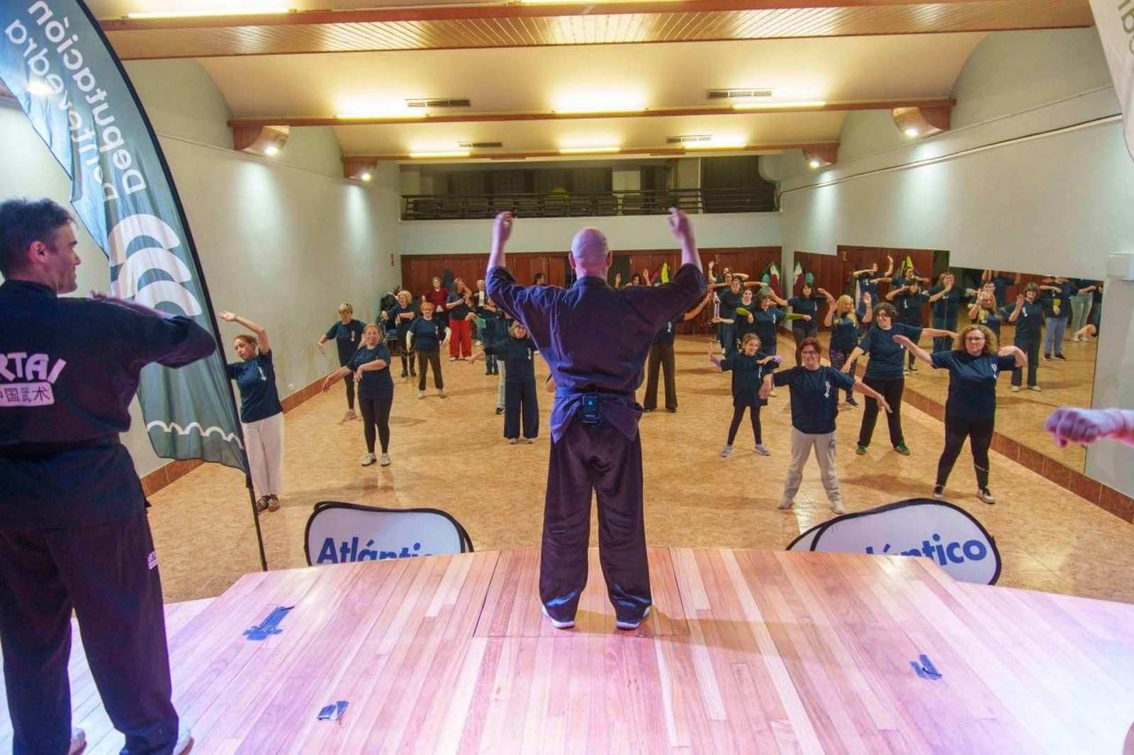 Galería | El curso de defensa personal de +Deporte Atlántico reúne a medio centenar de mujeres en Vigo