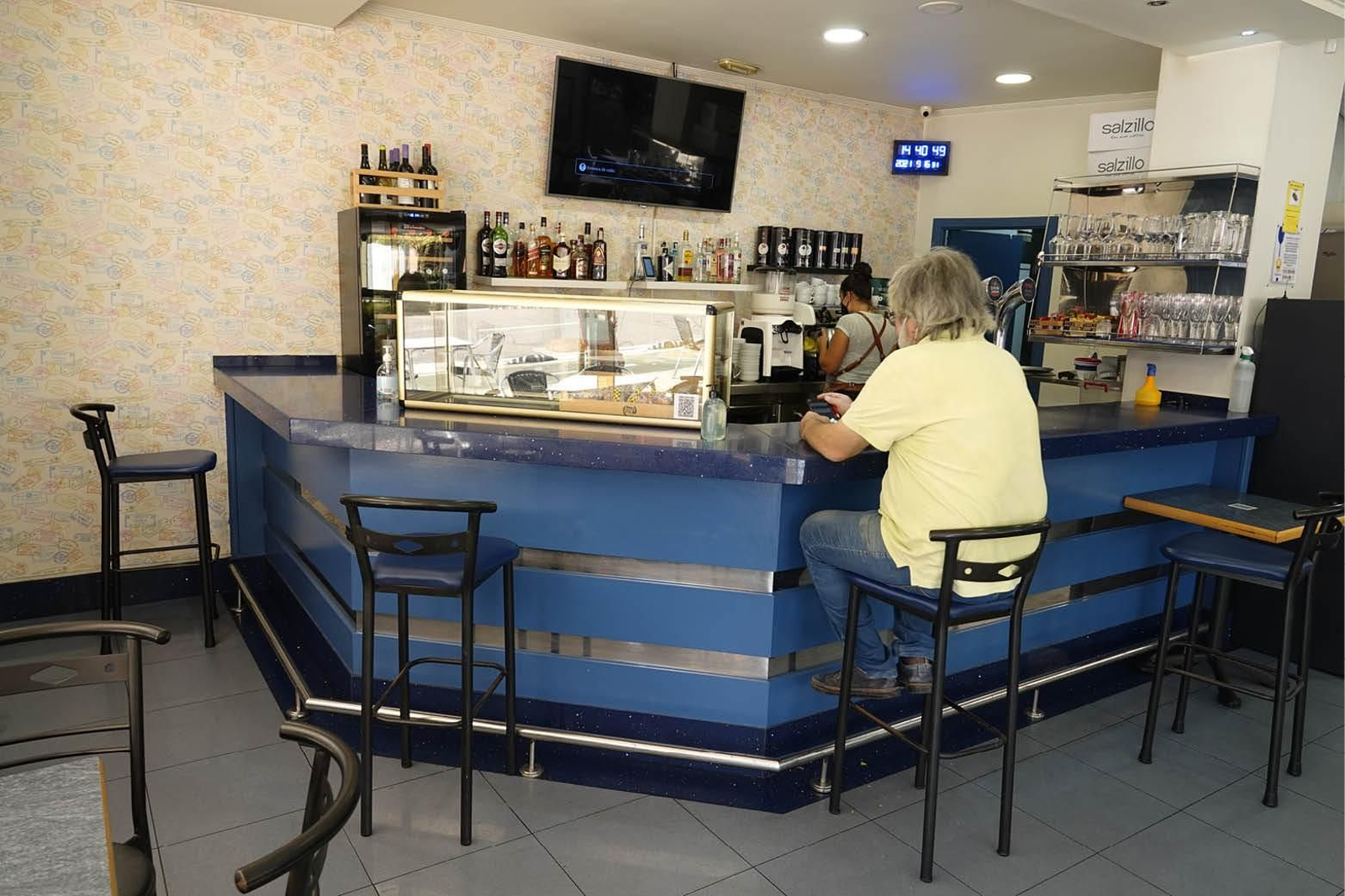 El consumo en la barra de los bares volverá a estar restringido.