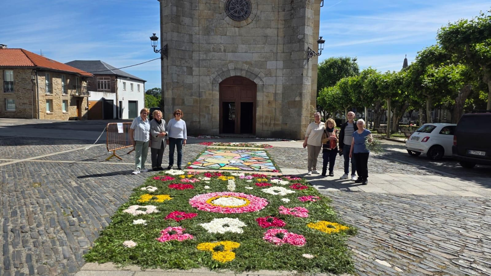 Alfombra floral por el Corpus Christi en A Pobra de Trives.