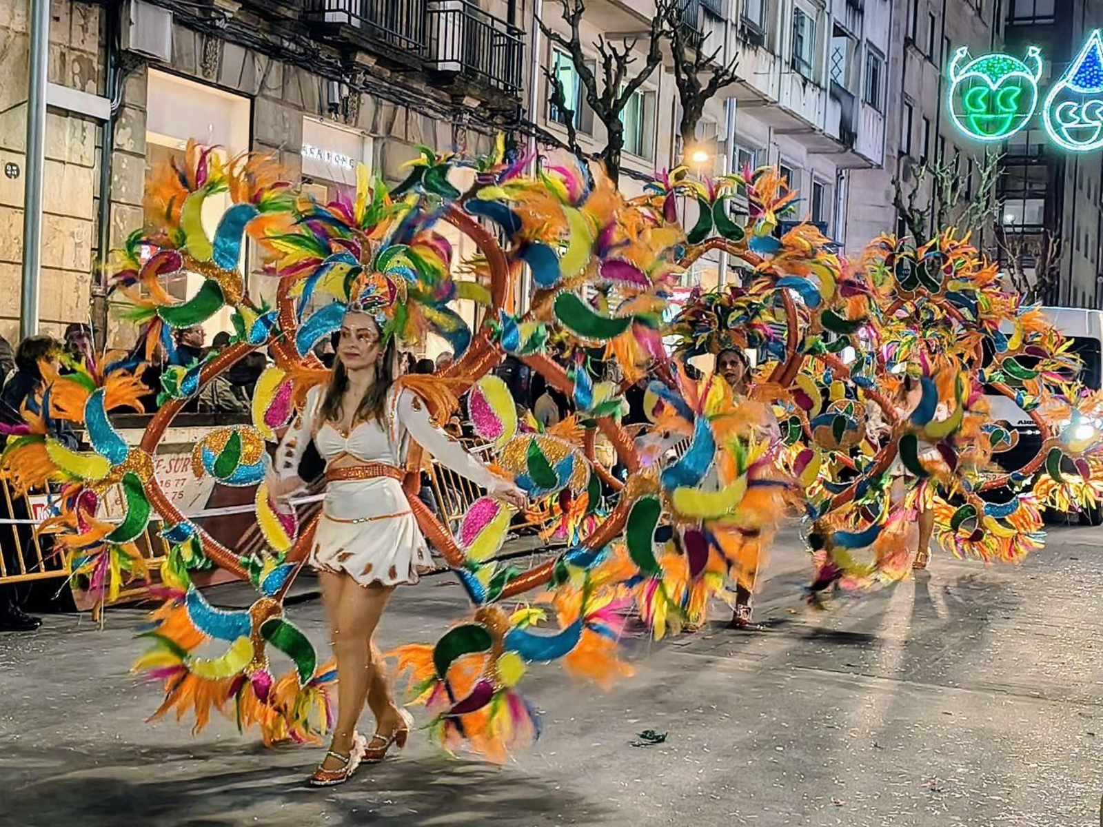Galería | Pontevedra brilla con el multitudinario desfile del Entroido 2026