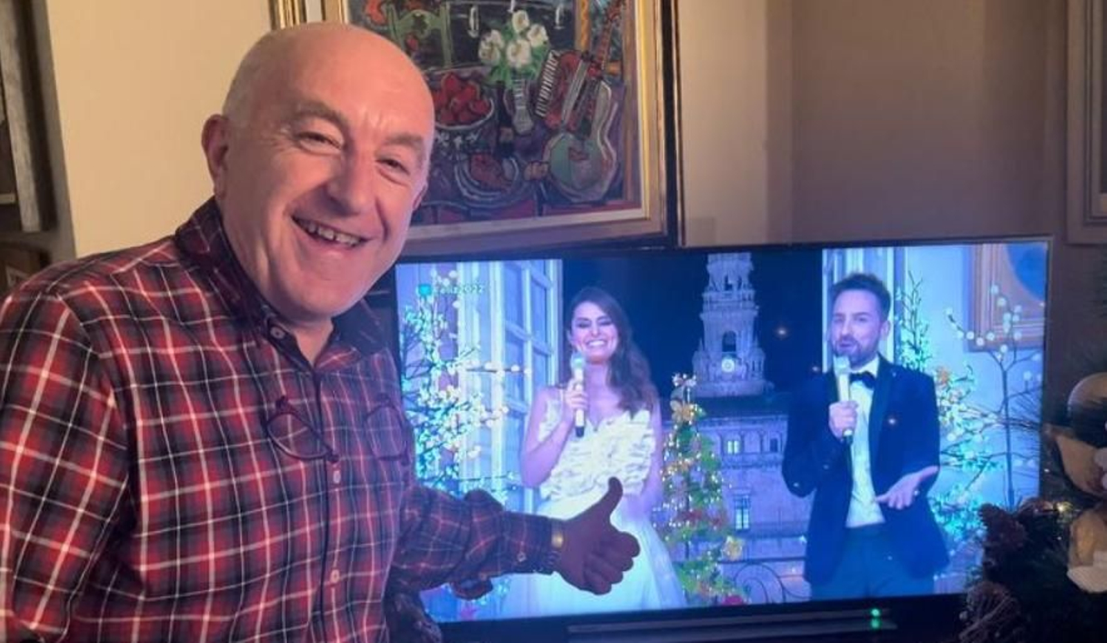 Gayoso dio la bienvenida al 2022 viendo las Campanadas en su casa // Instagram (@xrgayoso)