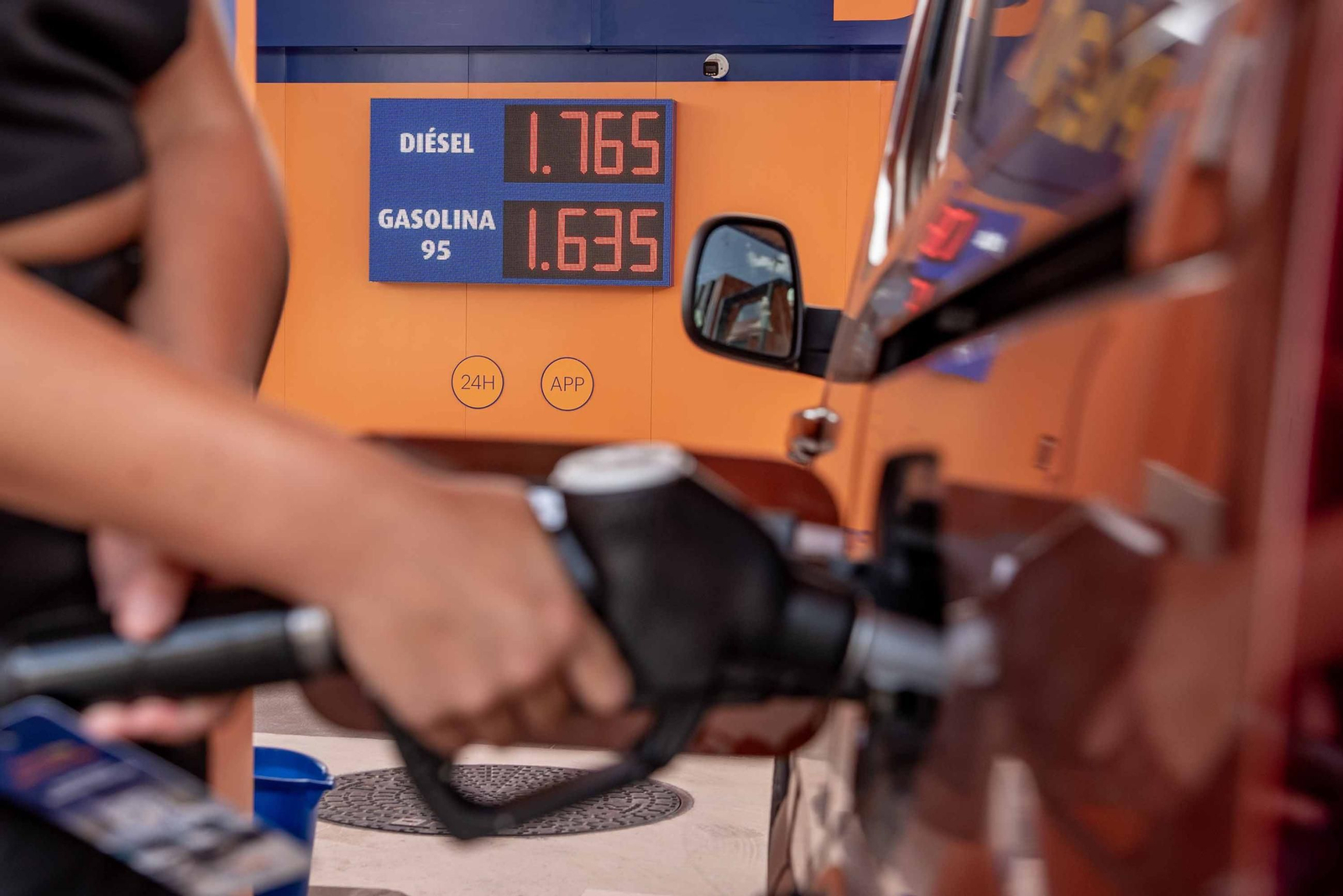 Los carburantes vuelve a rozar máximos en Vigo, sobre todo el diésel.