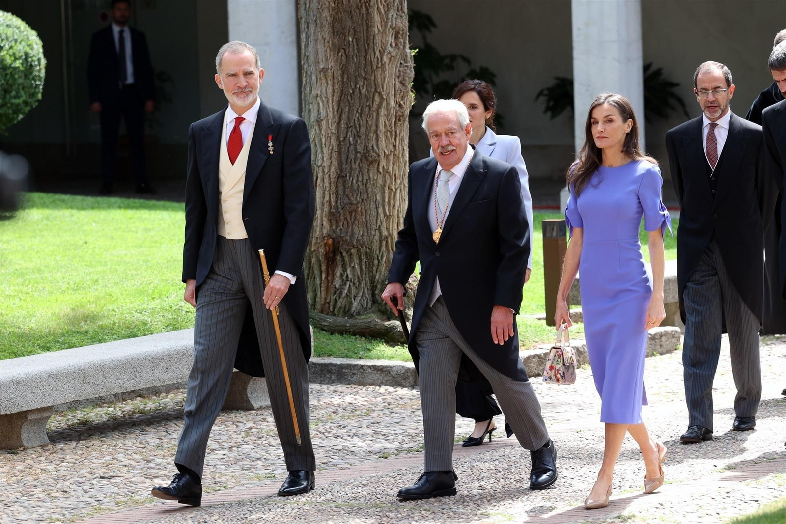 El Rey Felipe VI, Gonzalo Celorio y la Reina Letizia tras la entrega del Premio de Literatura en Lengua Castellana “Miguel de Cervantes” 2025 al escritor mexicano, a 23 de abril de 2026, en Alcalá de Henares (Madrid, España).