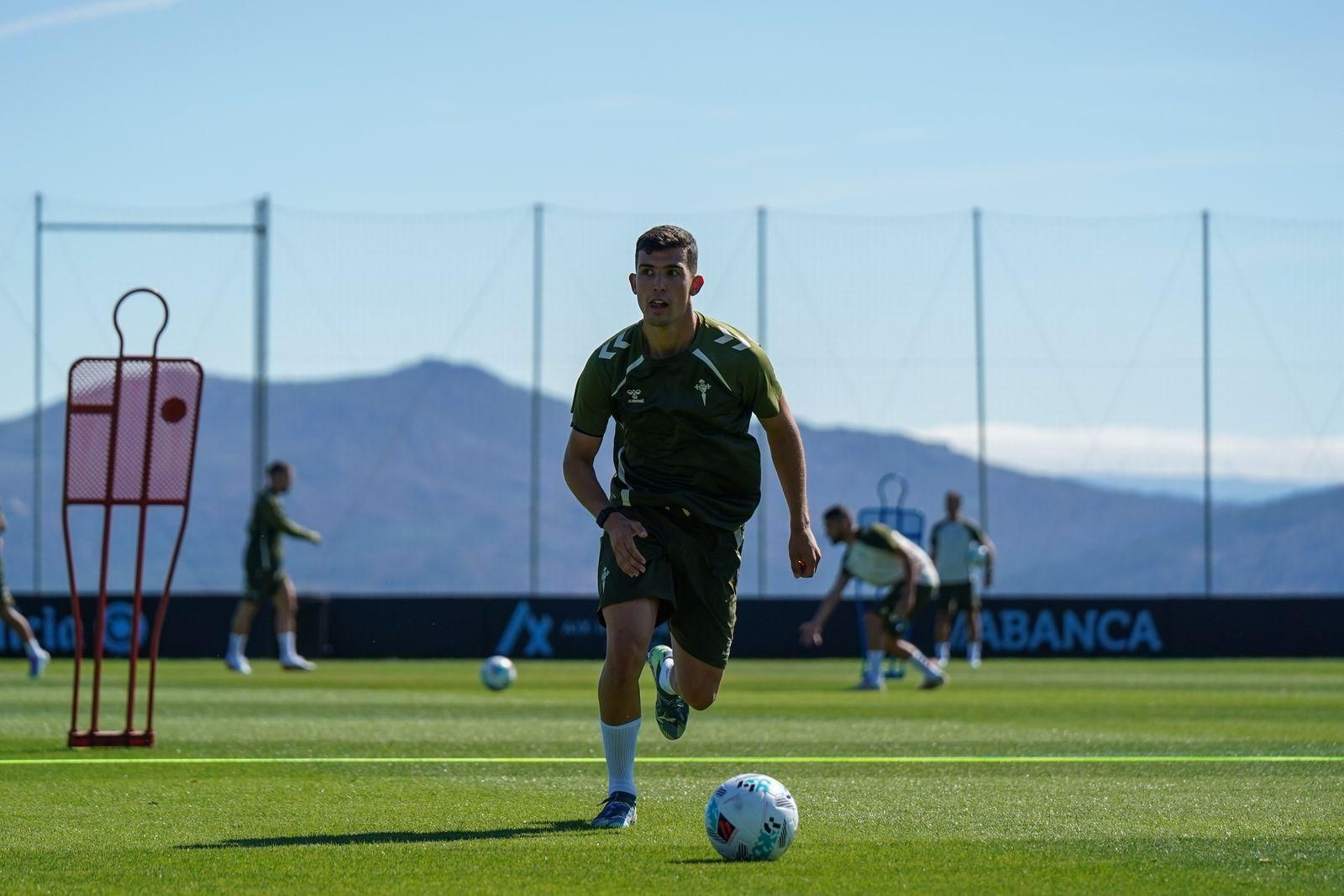 Carlos Domínguez afronta el último año de su actual contrato y la posibilidad de renovar está encima de la mesa.