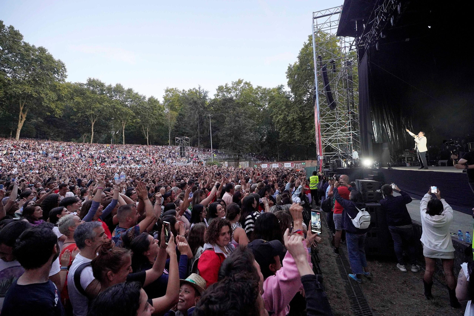 Abel Caballero presentando el concierto de Pablo López en Castrelos.