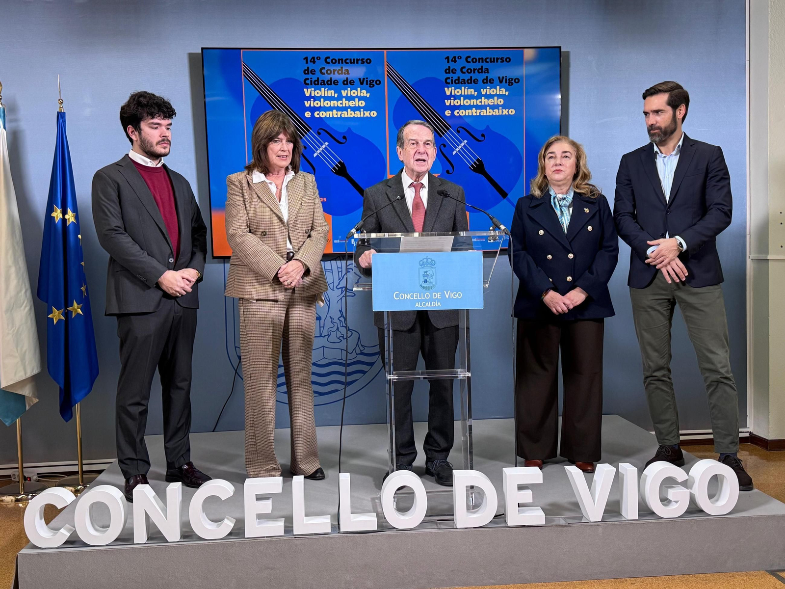 Un instante de la presentación, con Abel Caballero, Gorka Gómez y la presidenta de AGIC Elizabeth Taylor.