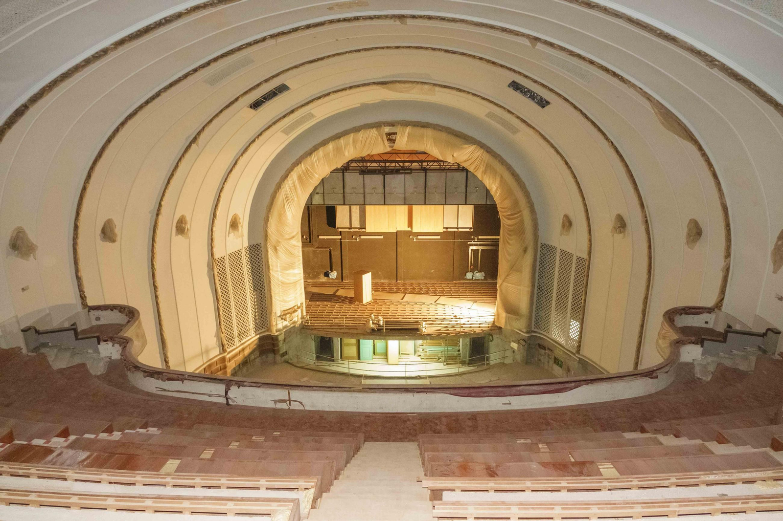 Teatro Fraga, visto desde el anfiteatro, pendiente de la reforma que se licitará en junio.