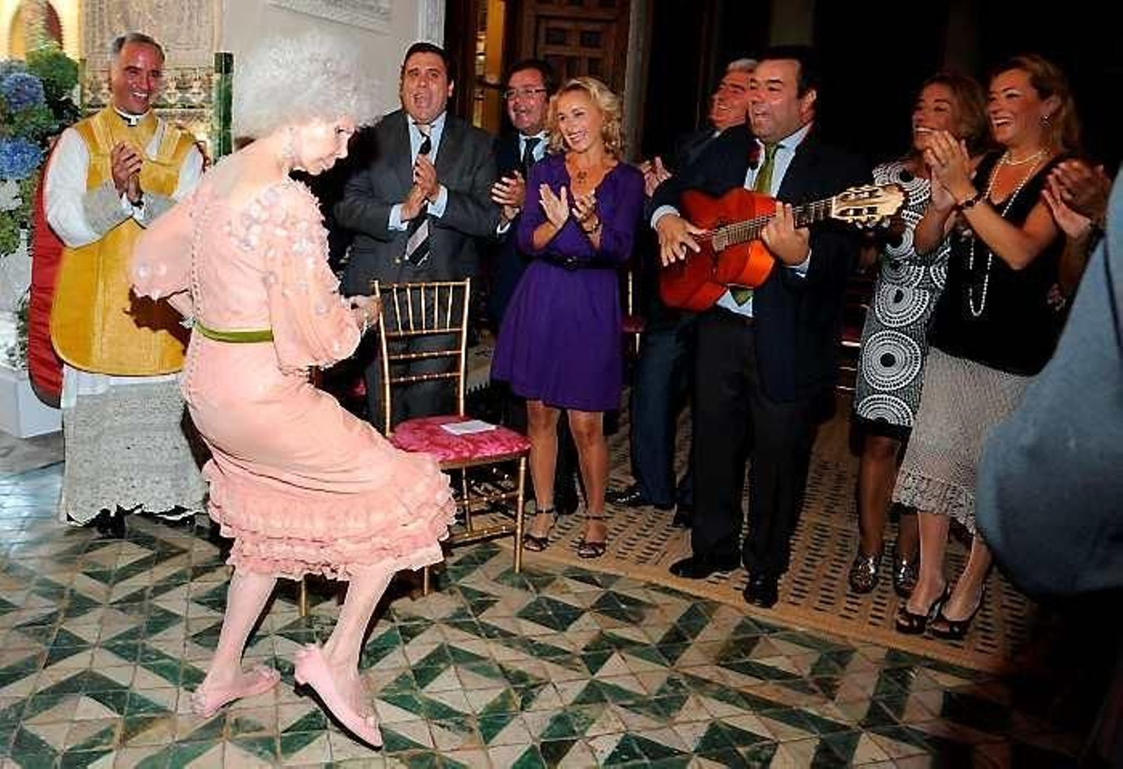 Spain's Duchess of Alba, Maria del Rosario Cayetana Fitz-James-Stuart  dances during her wedding ceremony at the Palacio de las Duenas in Sevilla on October 5, 2011. Spain's fabulously wealthy 85-year-old Duchess of Alba married Alfonso Diez,