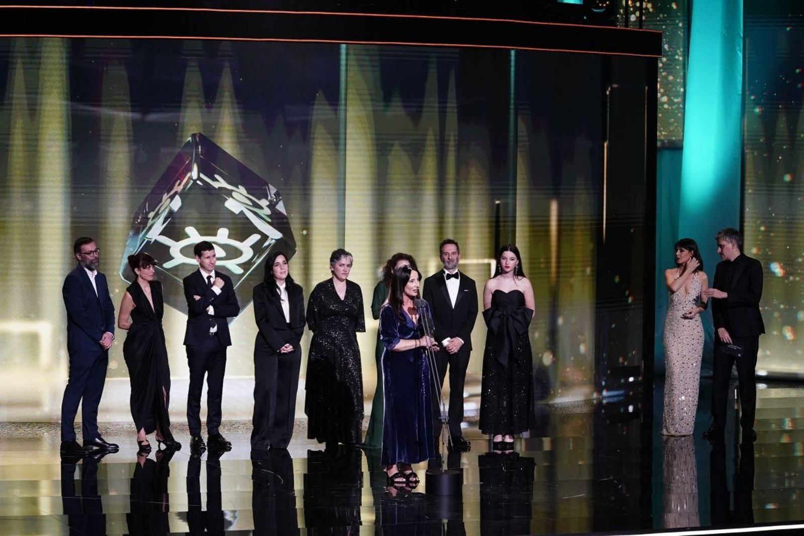 La productora Marisa Fernández Armenteros y el equipo de “Los domingos”, premio a “Mejor largometraje de ficción”.