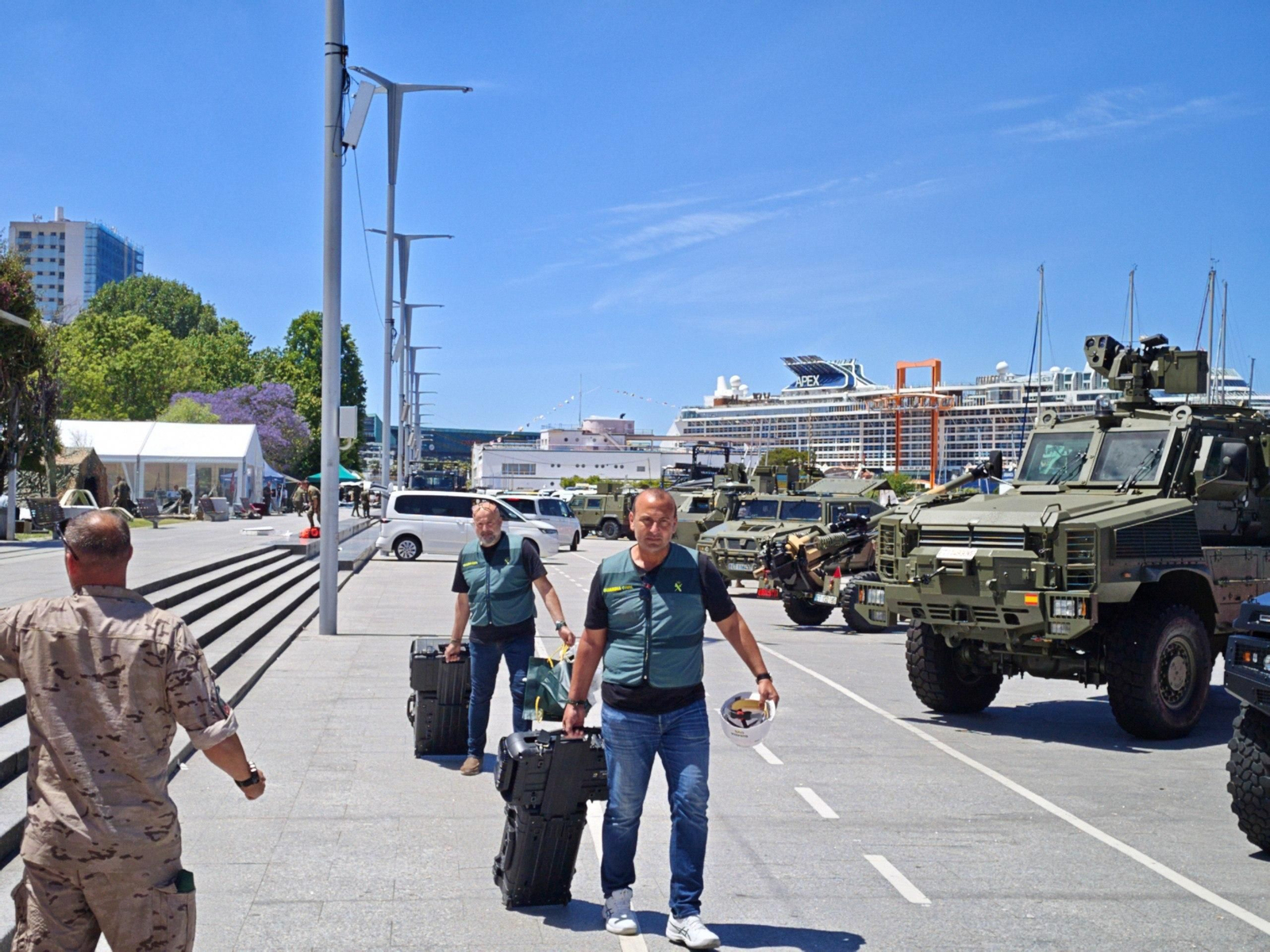 Galería | Las Fuerzas Armadas recogen sus bártulos tras una semana en Vigo