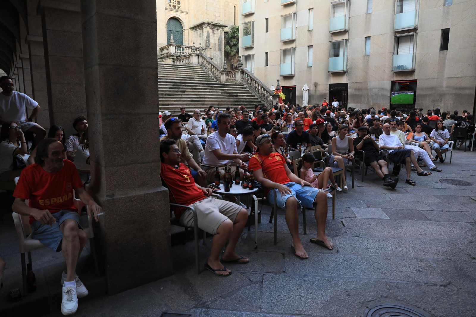 Galería | Ambiente y expectación en las terrazas de Ourense para disfrutar del partido de la selección española ante Portugal , en fotos