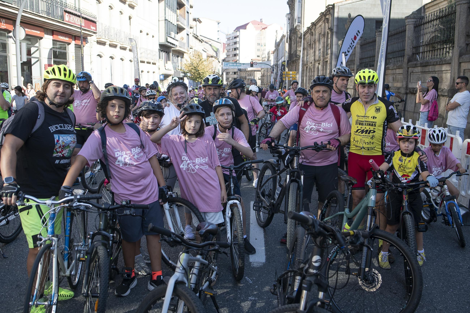 Galería | Ourense disfruta de un Día da Bici con sol, ambiente familiar y regalos