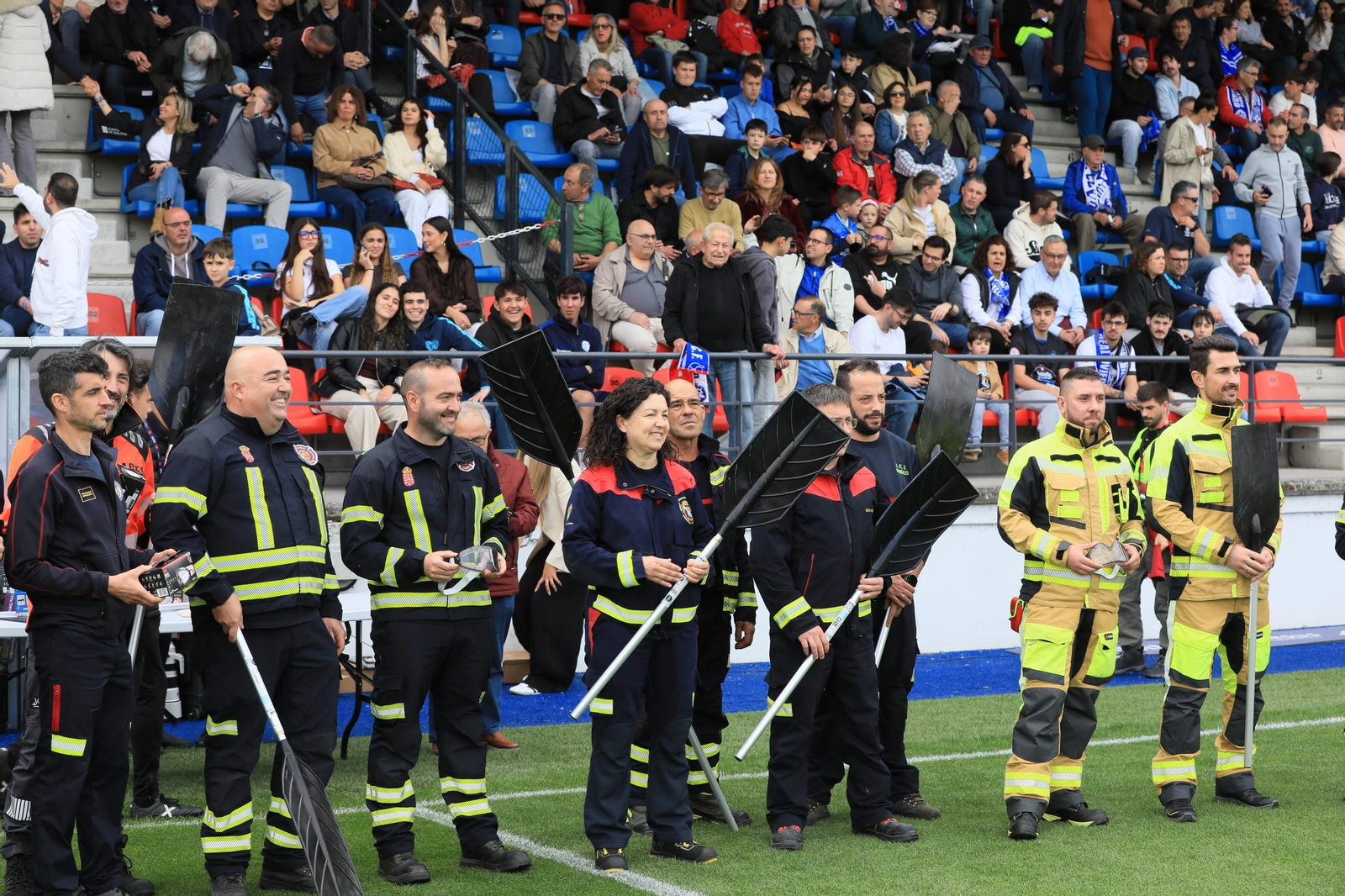 Galería |  Tarde triste en O Couto con el Ourense CF en descenso tras la derrota