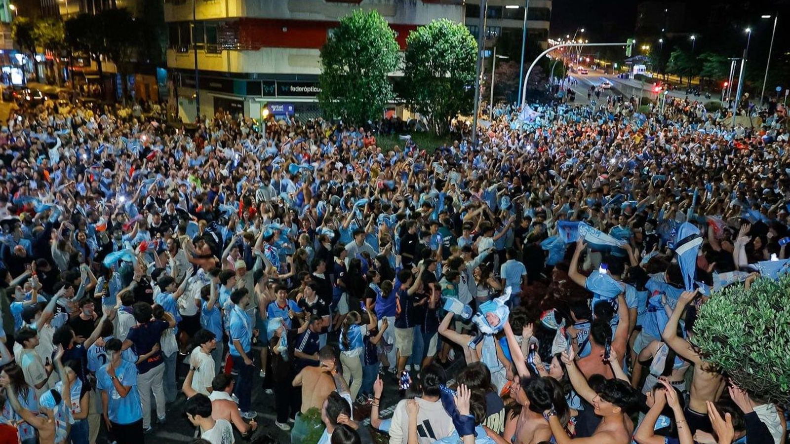 Galería | La afición celeste celebra el billete a Europa del Celta