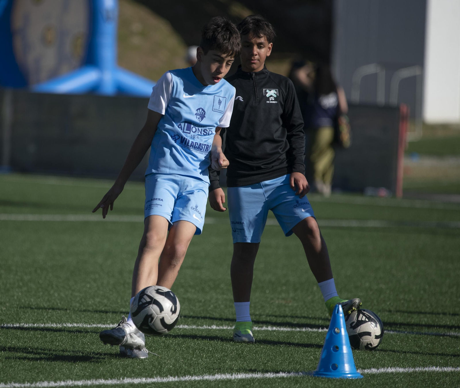 Galería |  El futbol base ourensano se divierte durante la Semana Santa