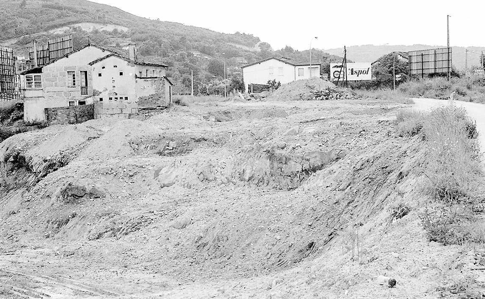 La construcción del emblemático Puente del Milenio hace 25 años cambiaba el skyline de Ourense, en fotos