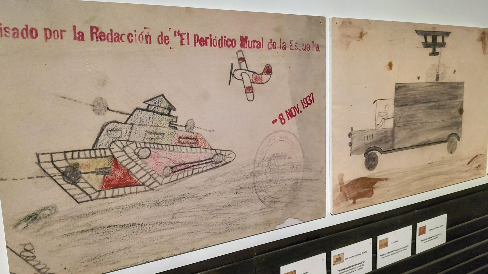 Dos de los dibujos de los pequeños de la exposición '¡Y además dibujan!'