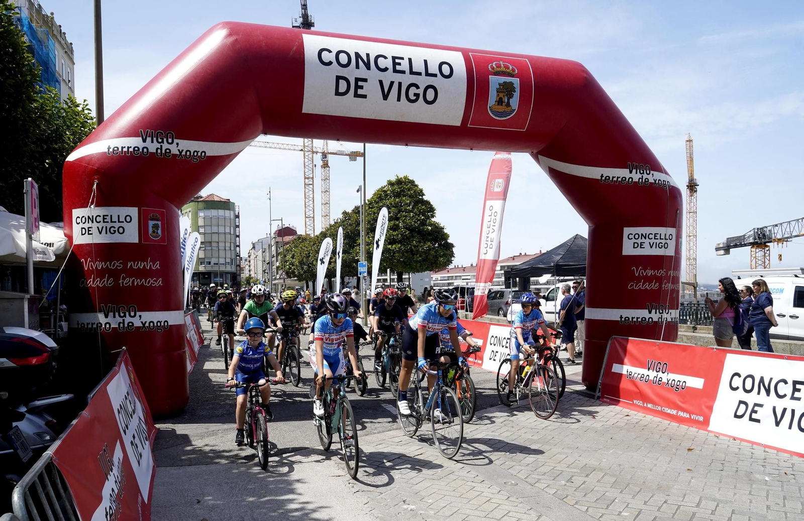 Galería | El ciclismo toma Vigo con la primera edición del Día de la Bici de Atlántico