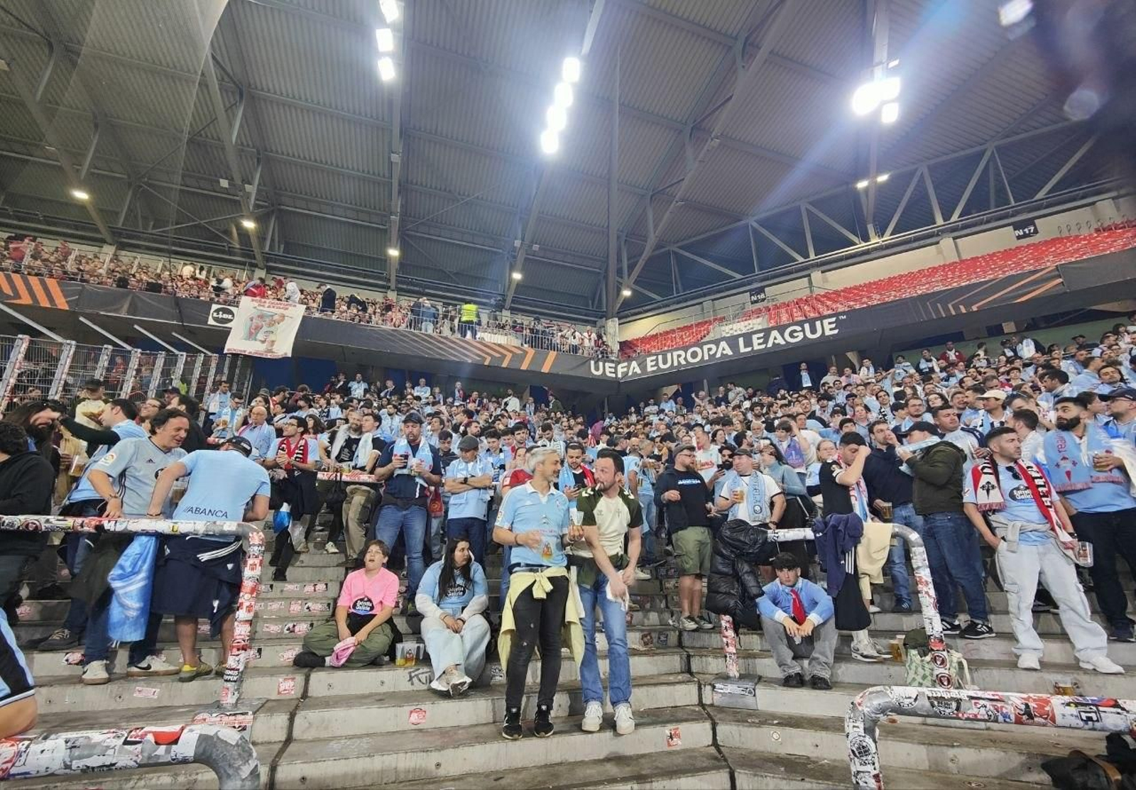 Galería | El Celta y el Friburgo pelean por la ventaja en cuartos de final