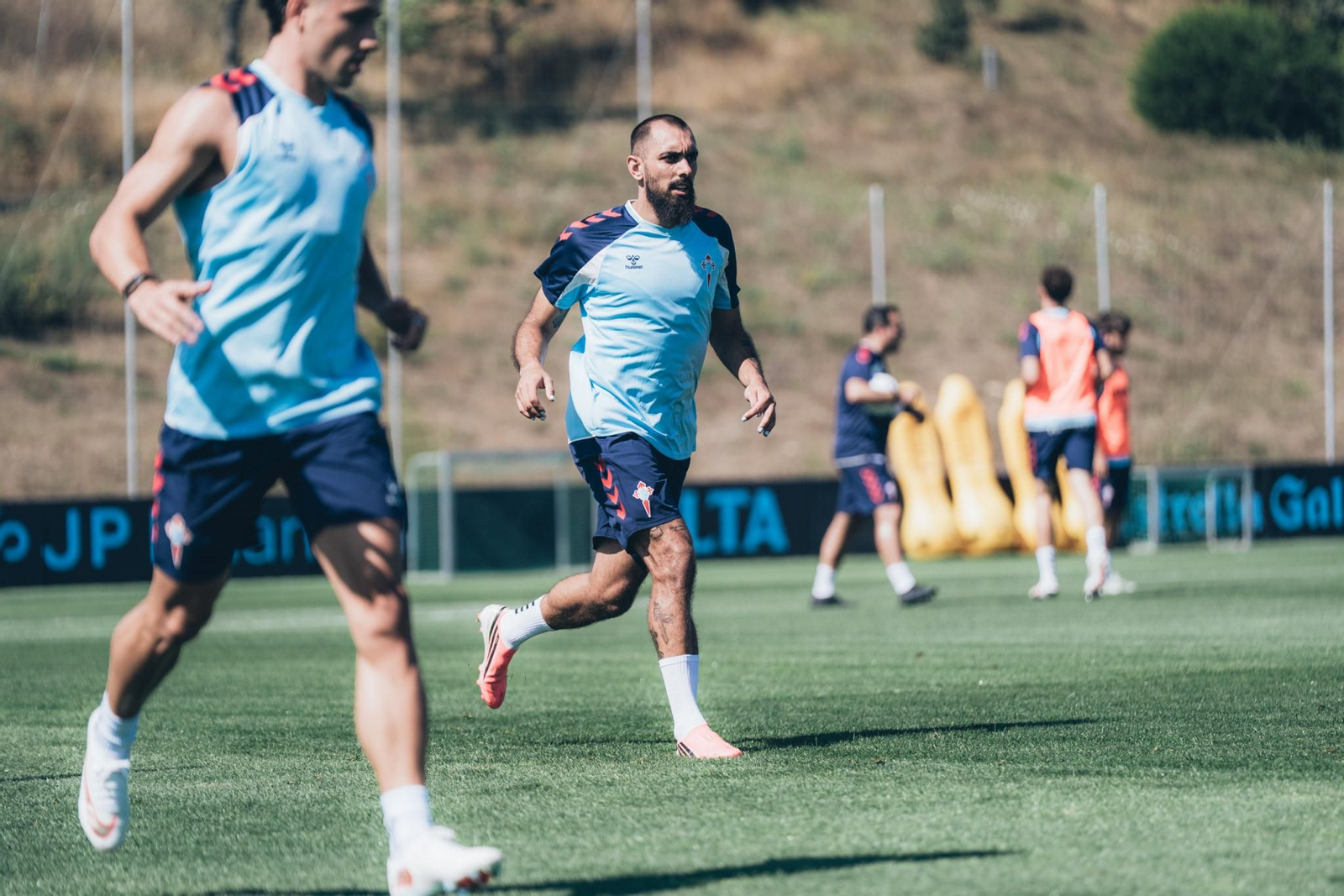 Borja Iglesias durante un entrenamiento.