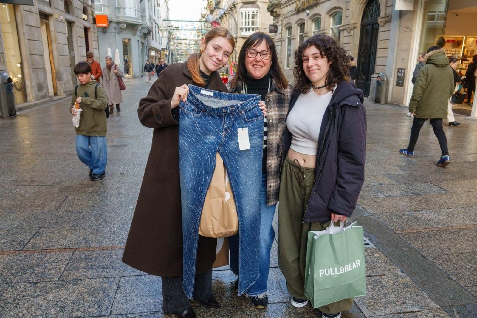 Galería | Los vigueses, con la tradición de las rebajas de enero