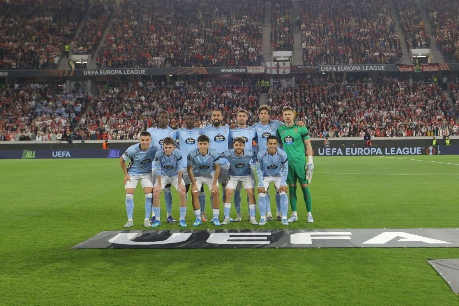 Galería | El Celta y el Friburgo pelean por la ventaja en cuartos de final