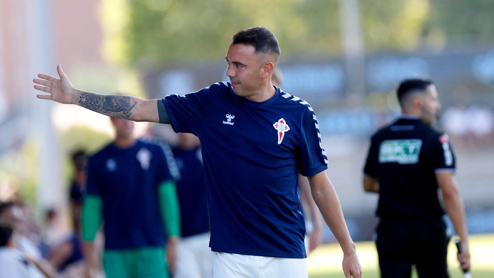 Iago Aspas saluda a los aficionados en el encuentro del sábado día 25 en Vilagarcía de Arousa ante el Sporting.