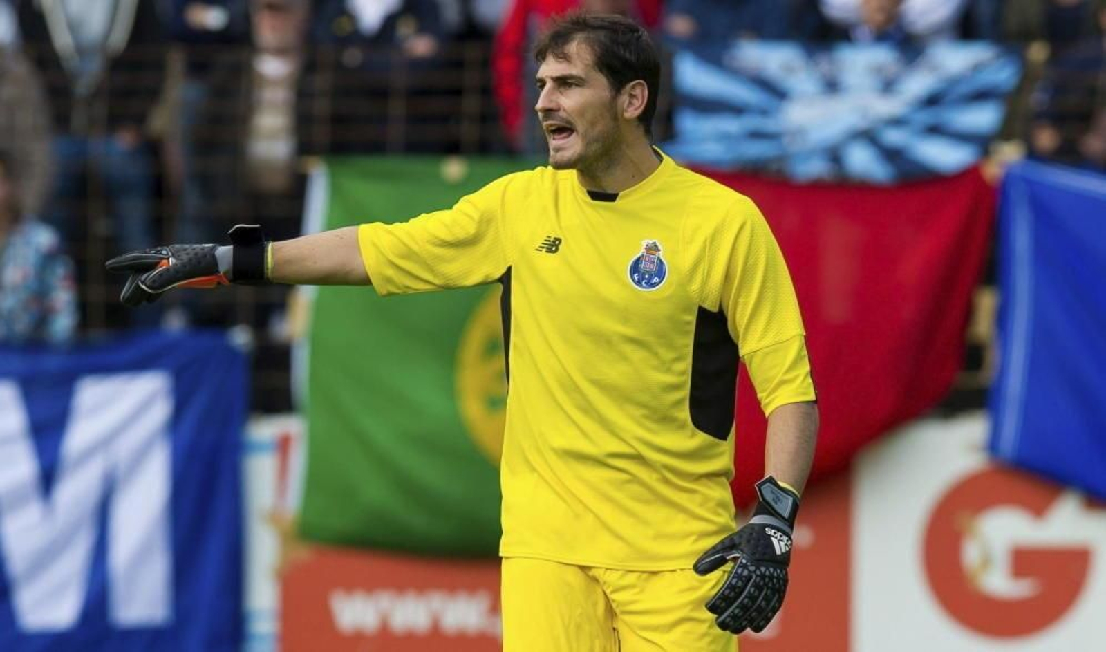 Casillas, con la camiseta del Oporto.