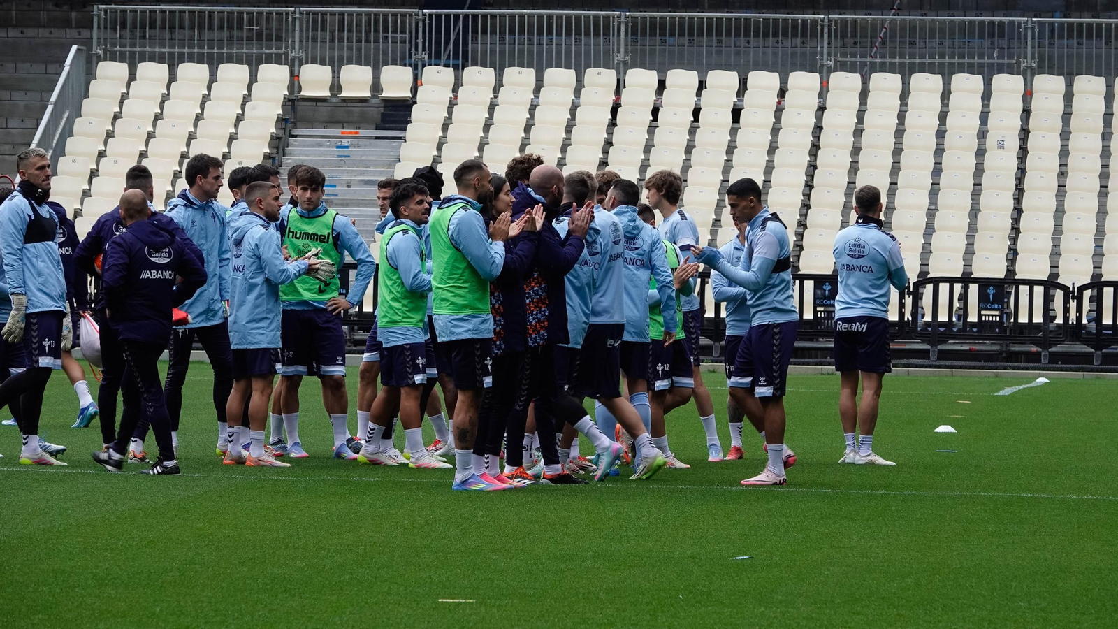 Galería | Entrenamiento multitudinario del Celta en Balaídos