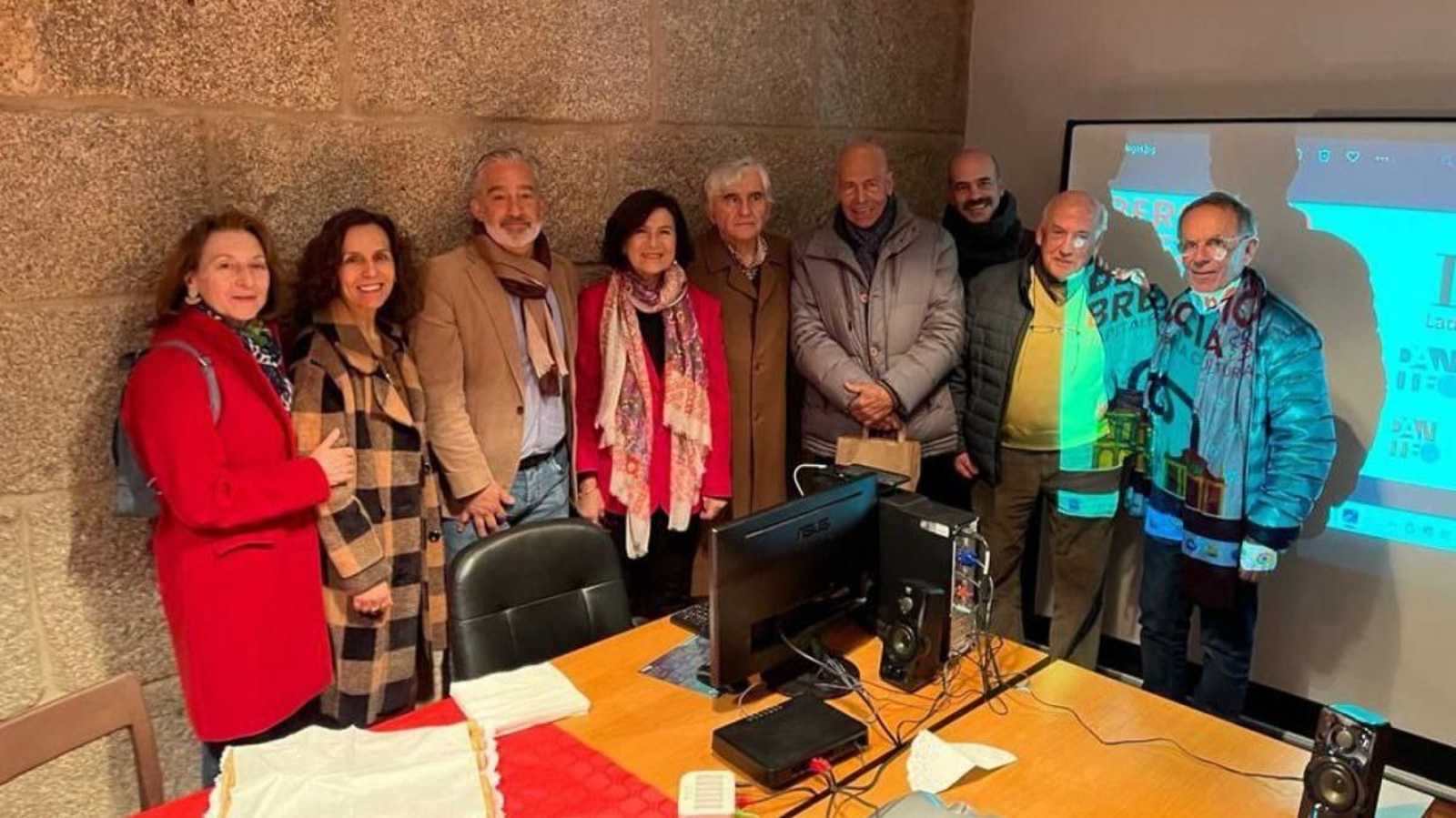 Miembros de Dante Alieghieri, ayer en la inauguración.