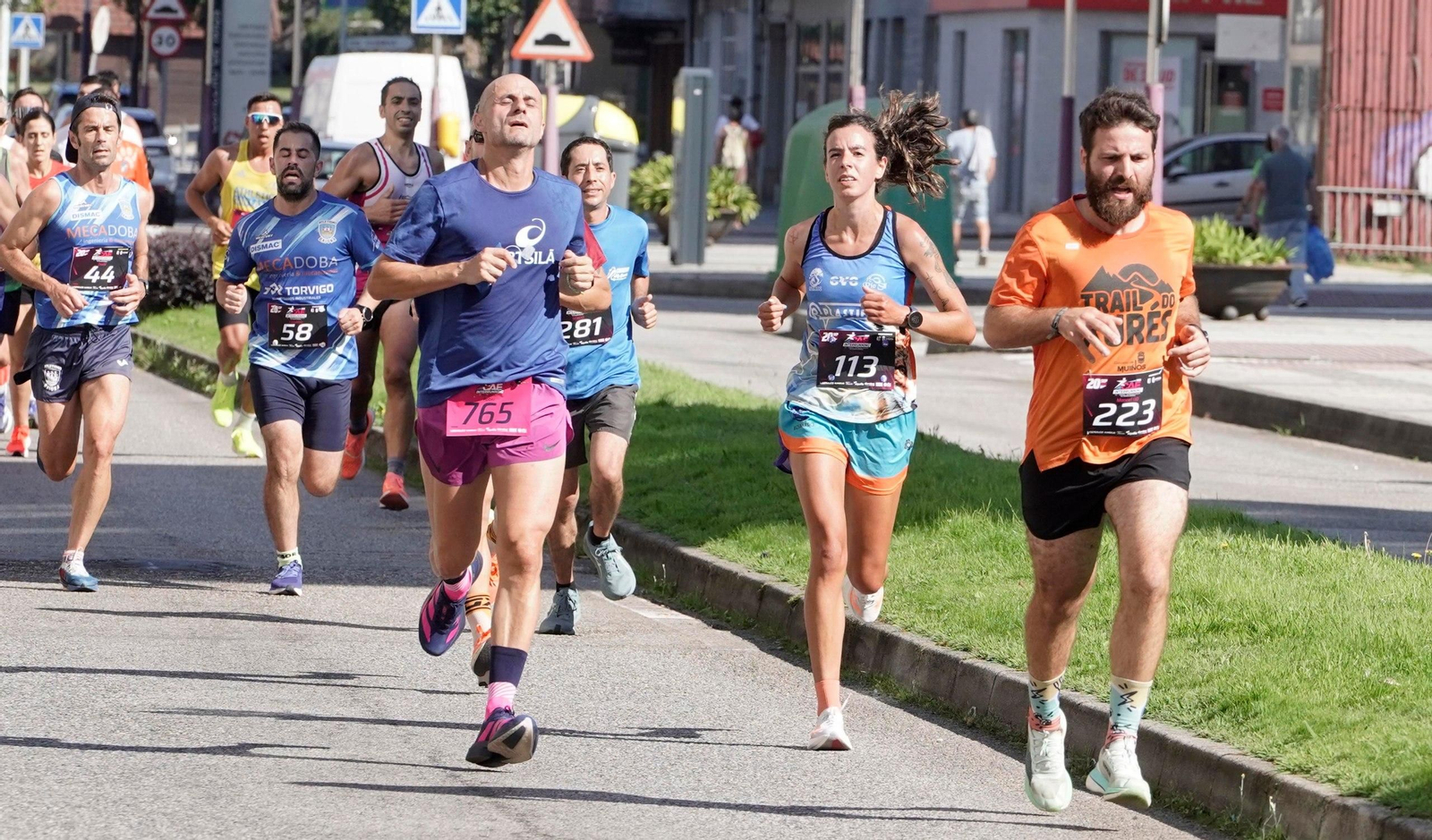 Galería | O Porriño une deporte y trabajo en una carrera multitudinaria