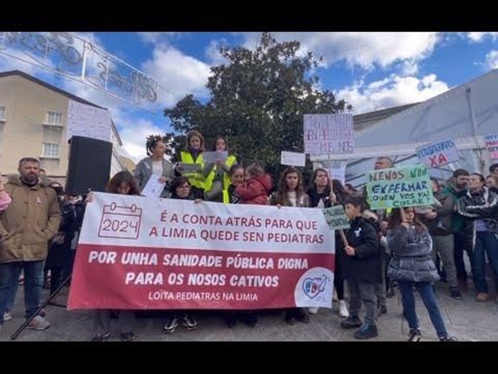 Manifestación en Xinzo para reclamar mejoras en el servicio de Pediatría