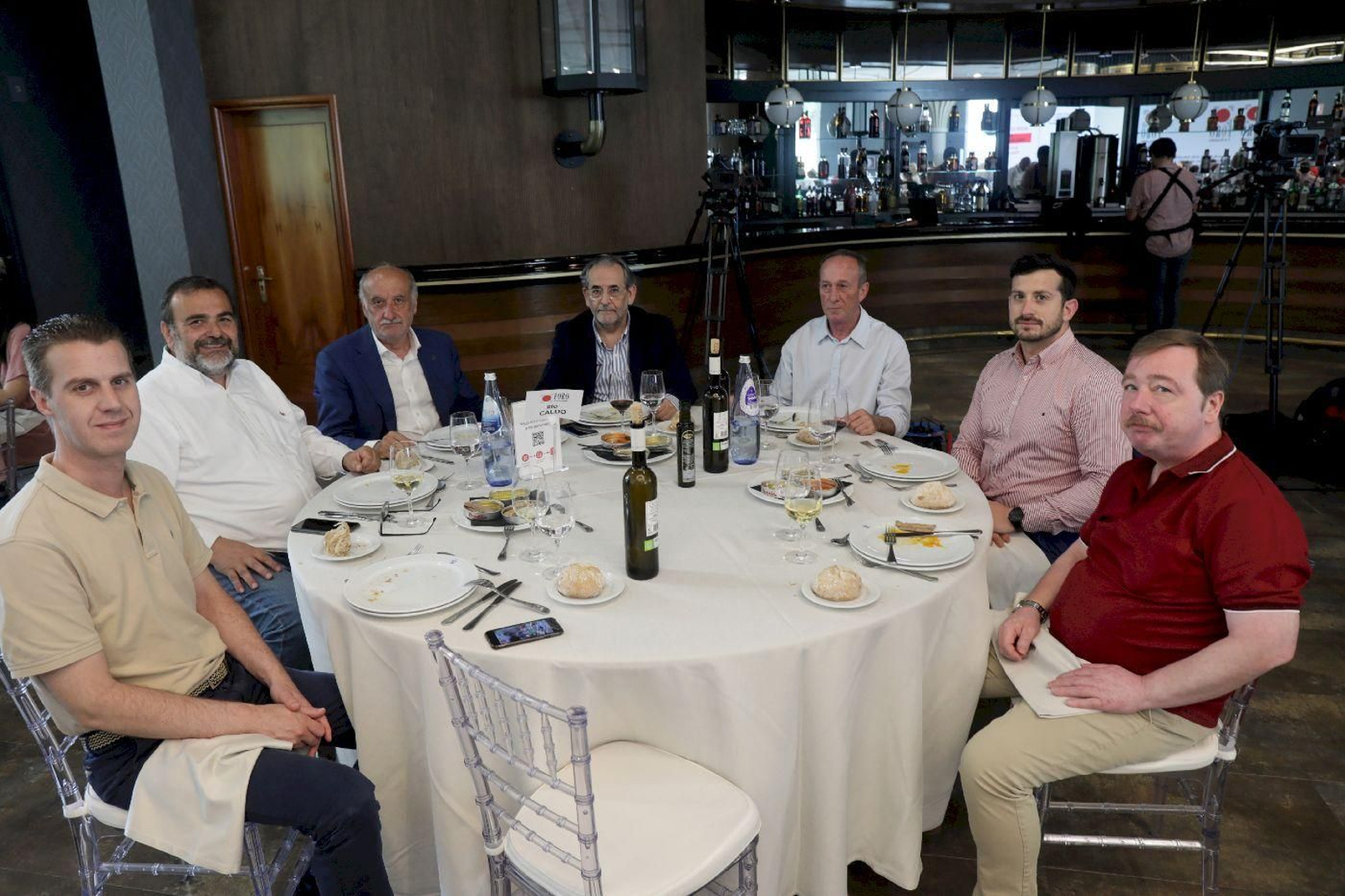 Río Caldo: 
José Manuel García, presidente de la Agrupación de Libreros; Francisco Gil, periodista La Región; José Luis Sousa, ingeniero industrial; Pedro Seara, Fincas Urbanas de Ourense; Carlos Fernández, comercial de La Región; Luis Garnil, Lexauria Abogados; Miguel Mosquera, colaborador de La Región. 
Foto: José Paz.