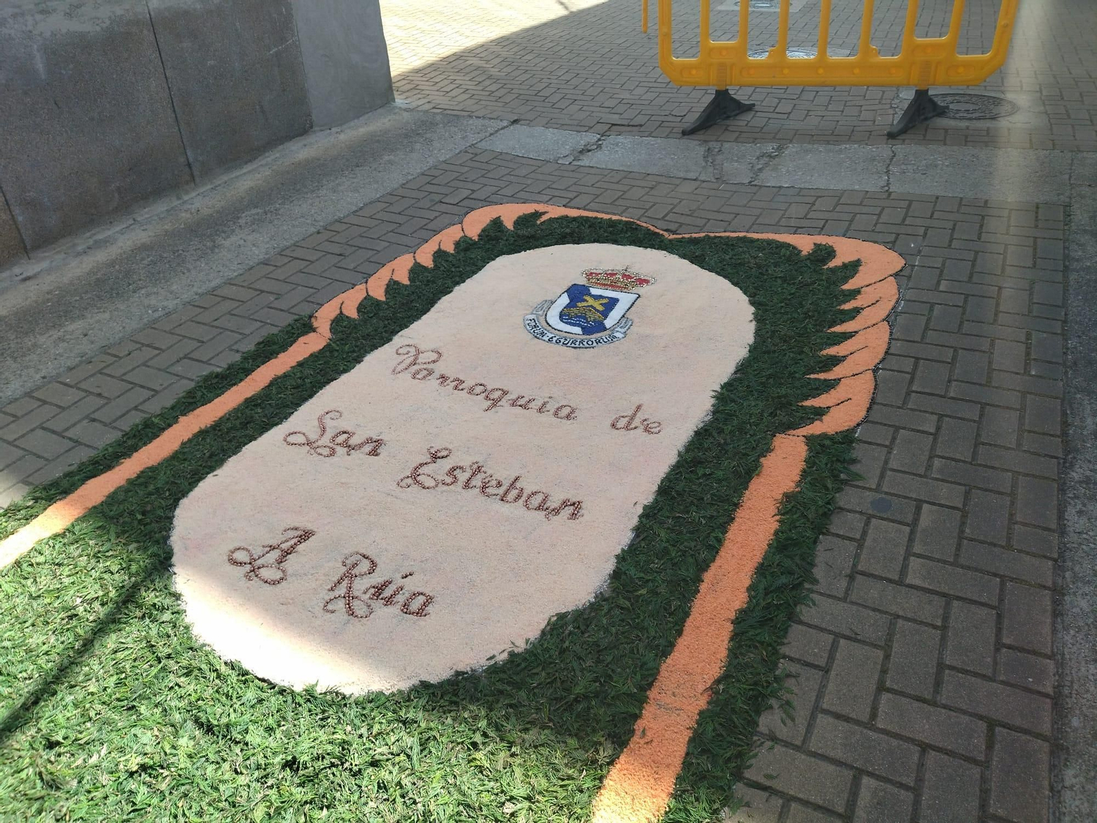 Alfombra floral por el Corpus Christi en A Pobra de Trives.